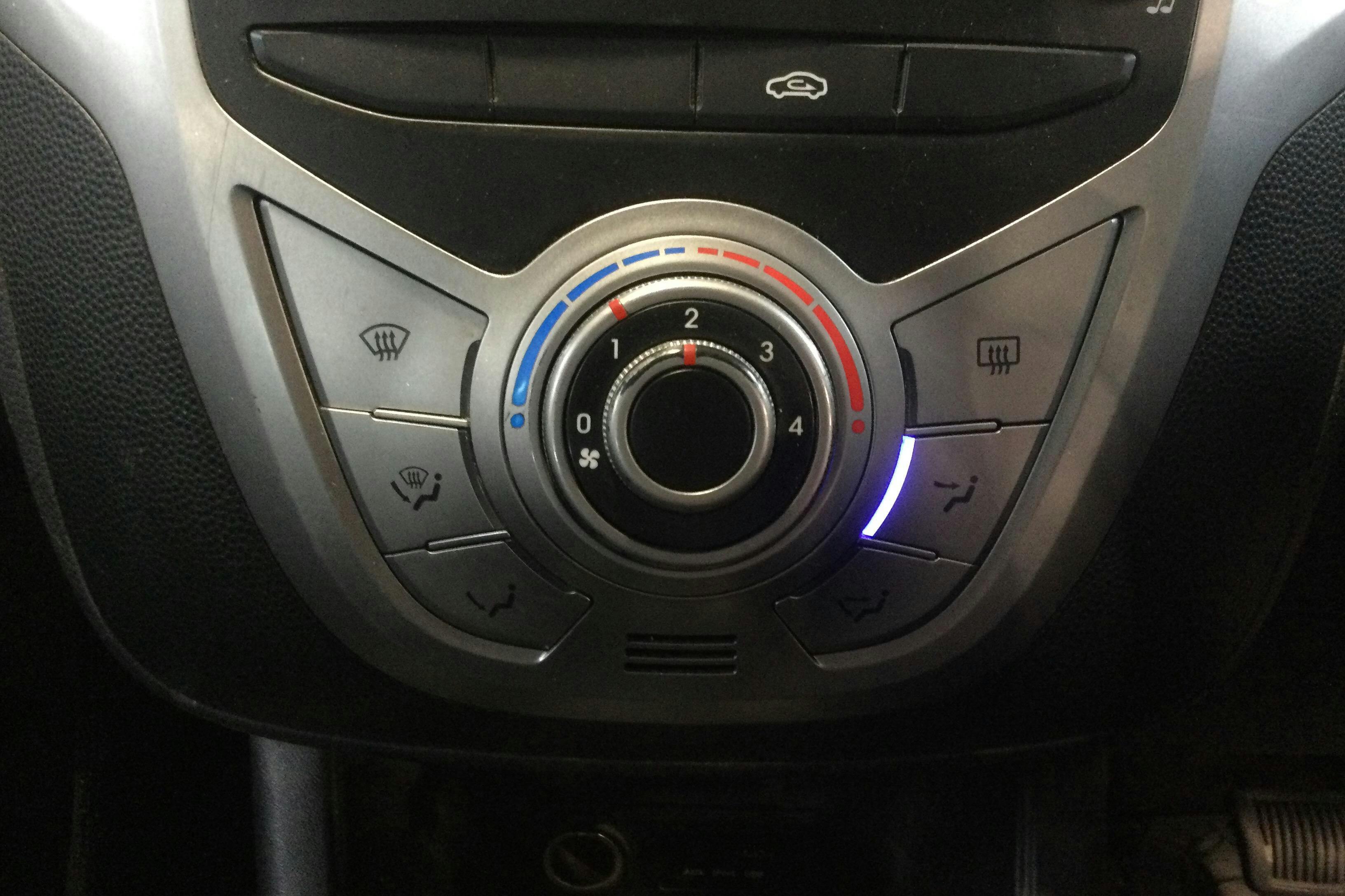 Hyundai ix20 1.6 (125hk) - 25 310 mil - Automat - vit - 2013
