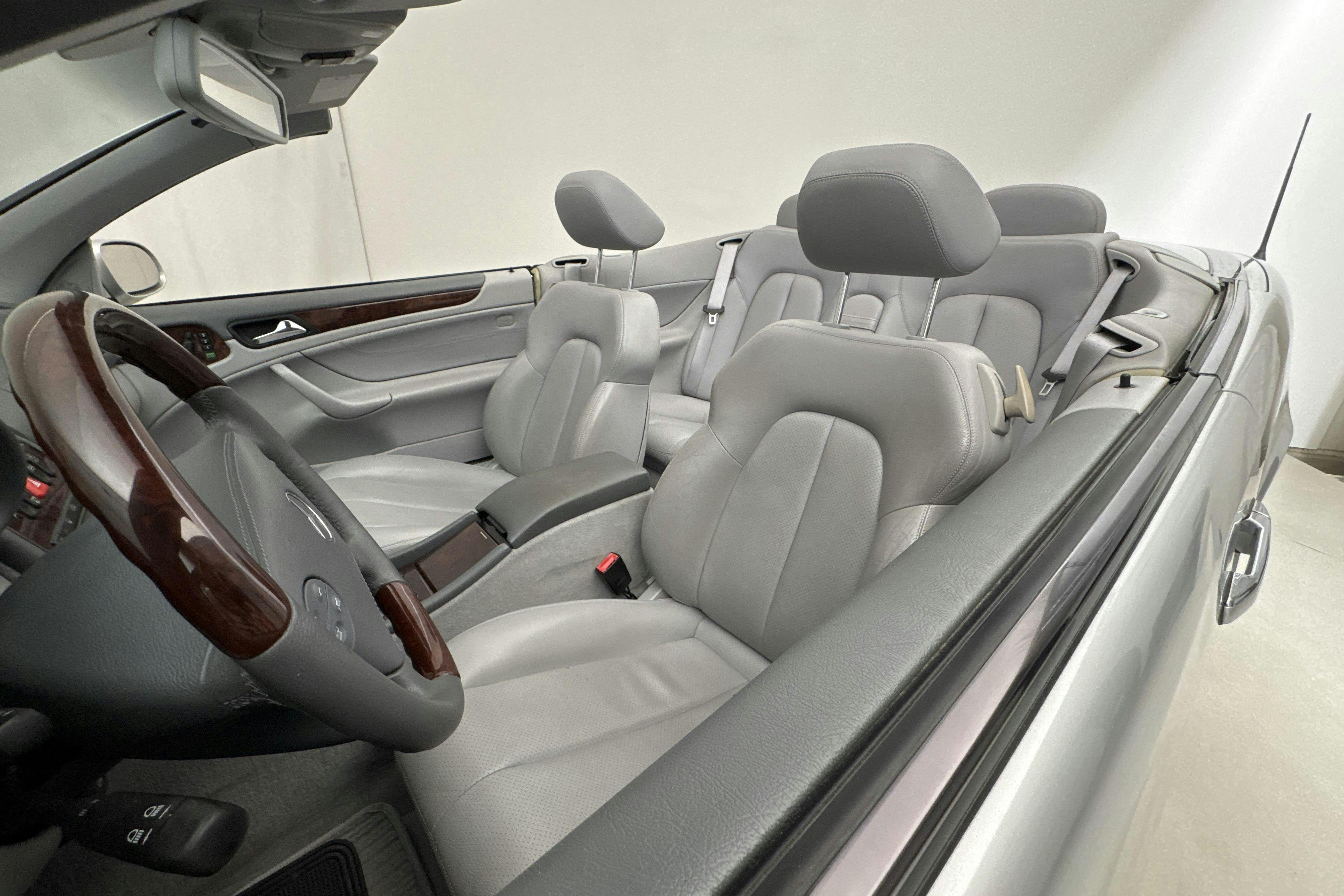 Mercedes CLK 430 Cabrio C208 (279hk) - 7 916 mil - Automat - silver - 2001