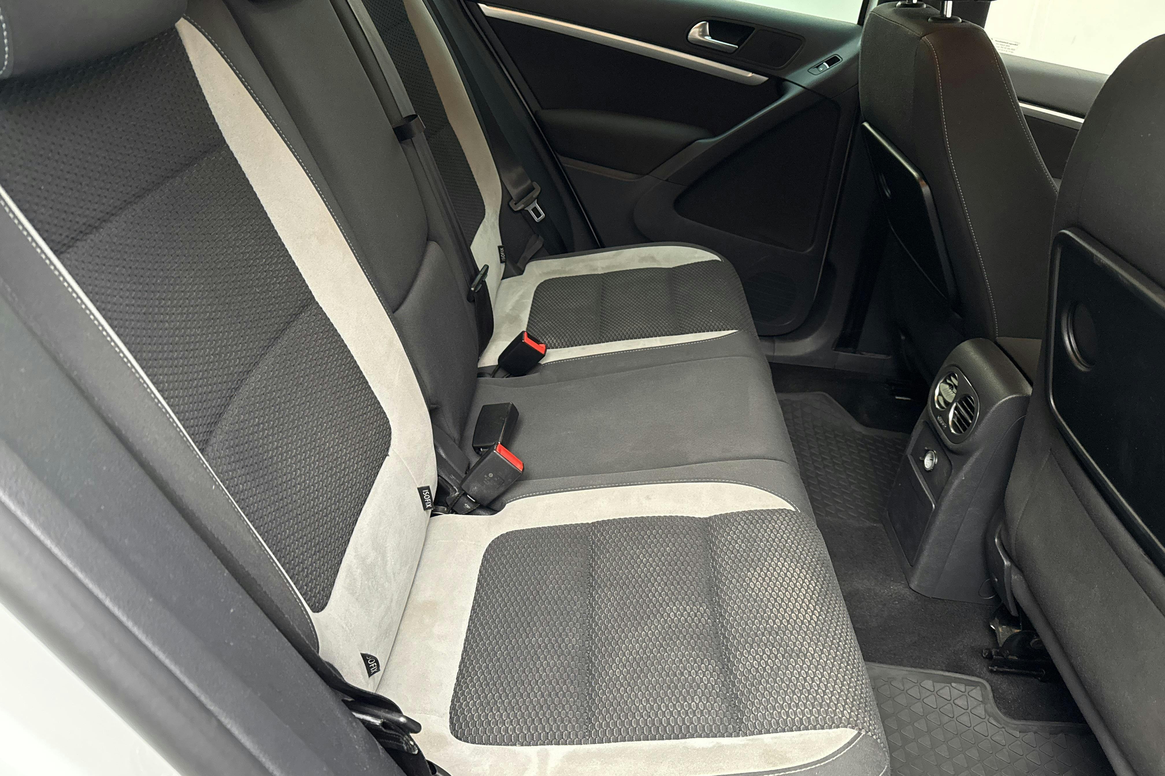 VW Tiguan 1.4 TSI 4MOTION (160hk) - 180 340 km - Manual - white - 2014