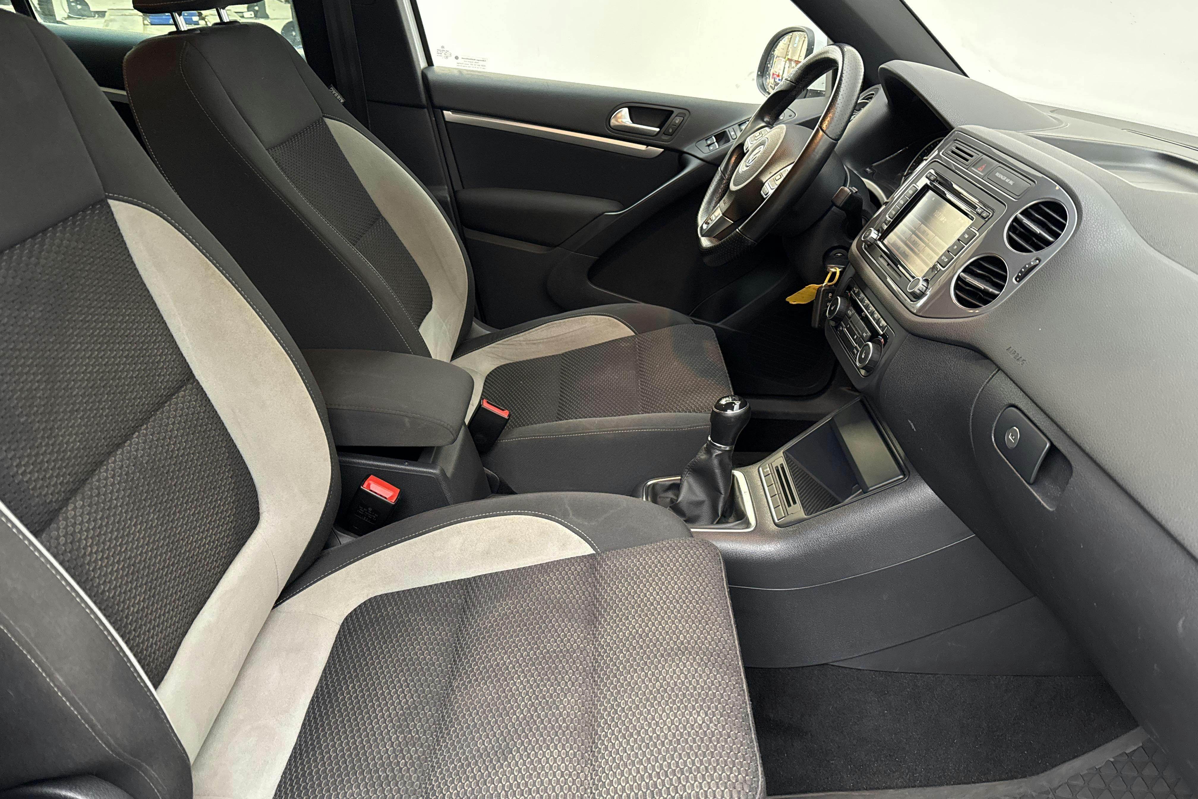 VW Tiguan 1.4 TSI 4MOTION (160hk) - 180 340 km - Manual - white - 2014