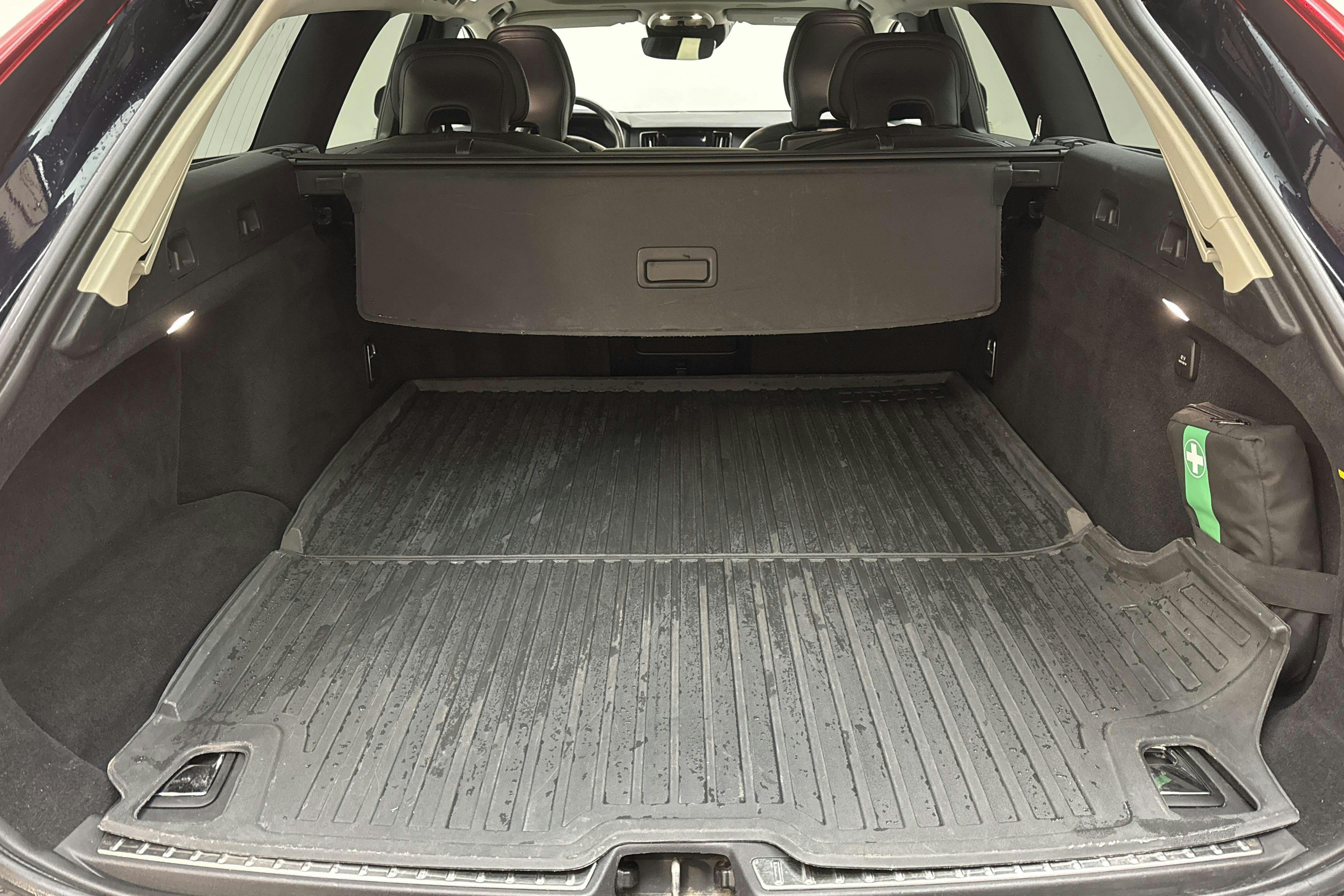 Volvo V90 D4 Cross Country AWD (190hk) - 143 320 km - Automatic - Dark Blue - 2019