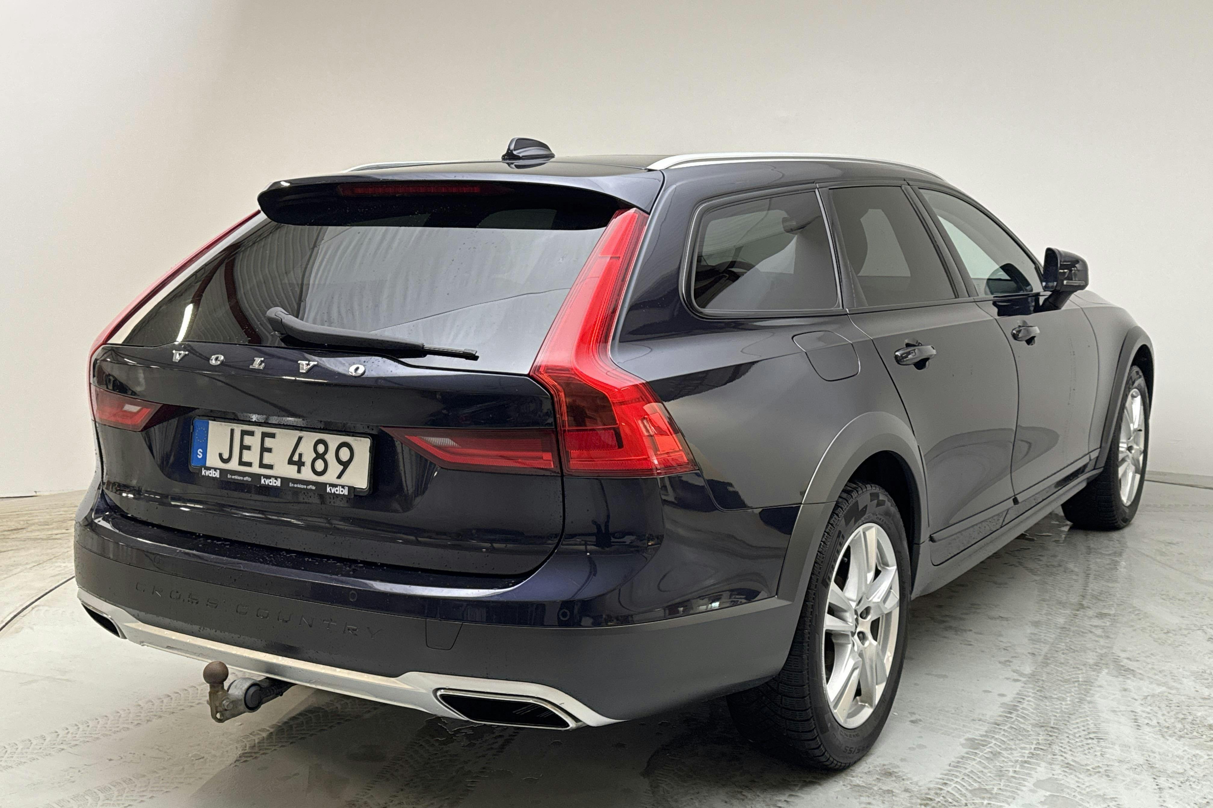 Volvo V90 D4 Cross Country AWD (190hk) - 143 320 km - Automatic - Dark Blue - 2019