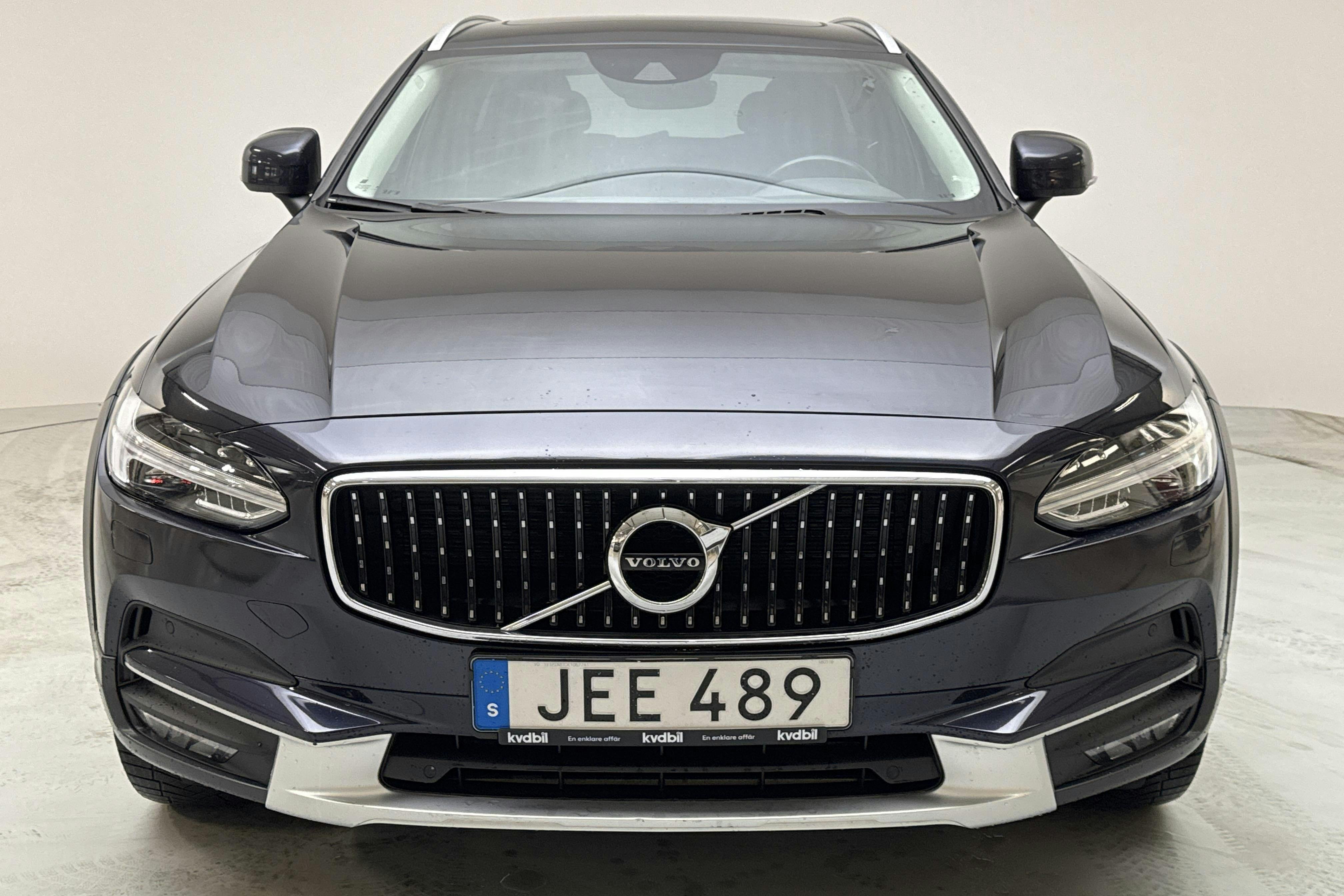 Volvo V90 D4 Cross Country AWD (190hk) - 143 320 km - Automatic - Dark Blue - 2019