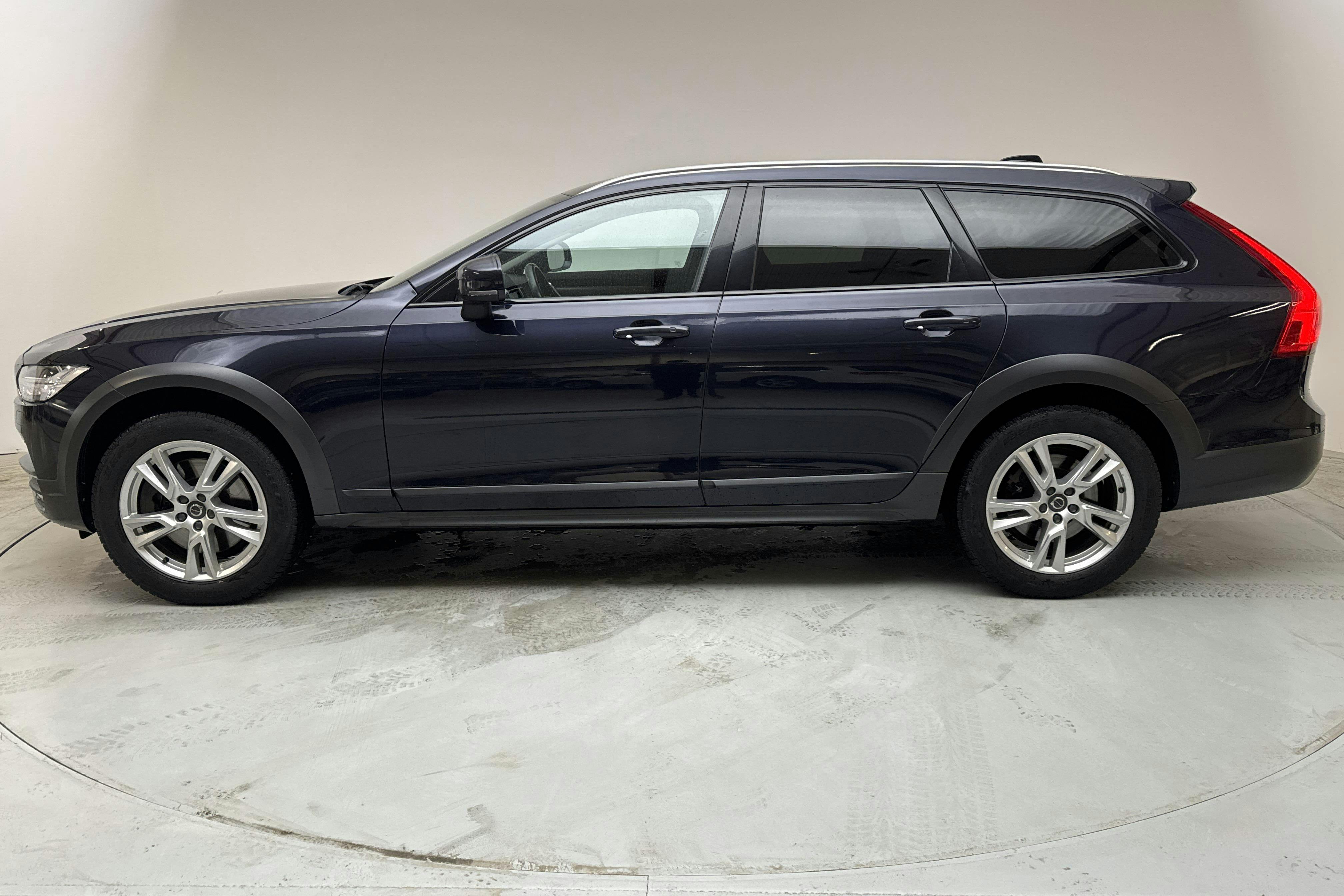 Volvo V90 D4 Cross Country AWD (190hk) - 143 320 km - Automatic - Dark Blue - 2019