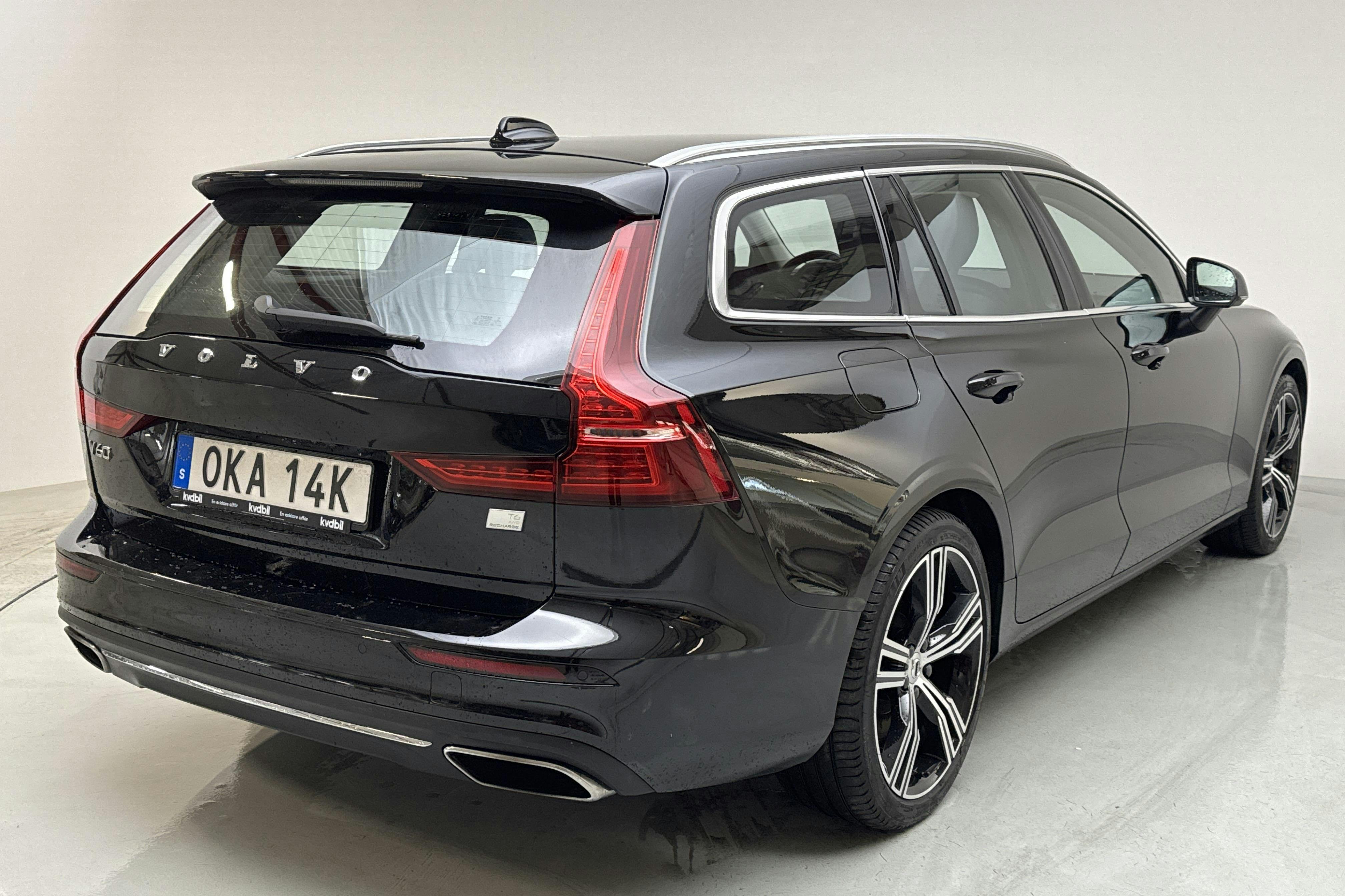Volvo V60 T6 AWD Recharge (350hk) - 8 431 mil - Automat - svart - 2022
