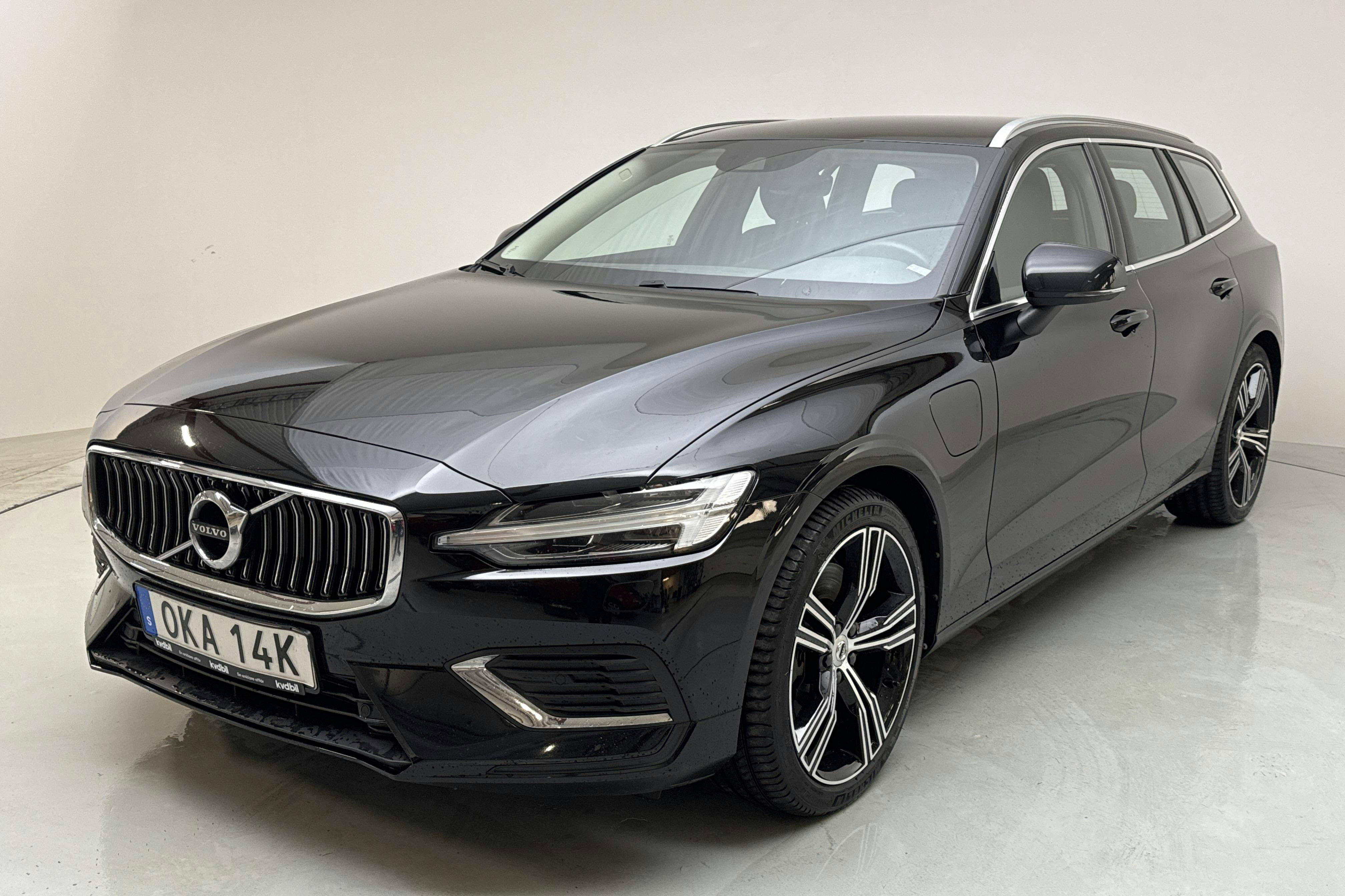 Volvo V60 T6 AWD Recharge (350hk) - 8 431 mil - Automat - svart - 2022