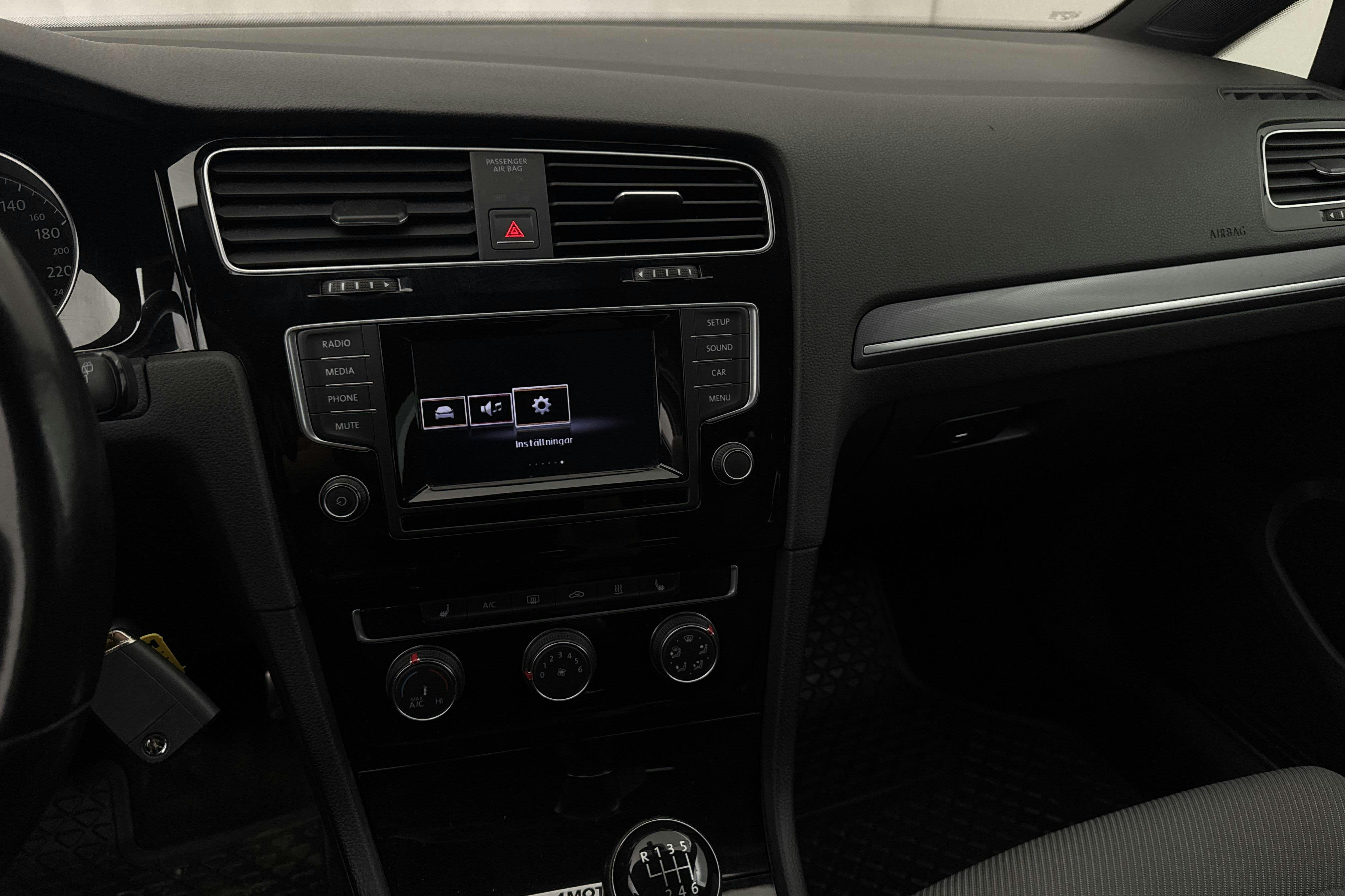 VW Golf VII 2.0 TDI BlueMotion Technology Sportscombi 4Motion (150hk) - 17 603 mil - Manuell - vit - 2015