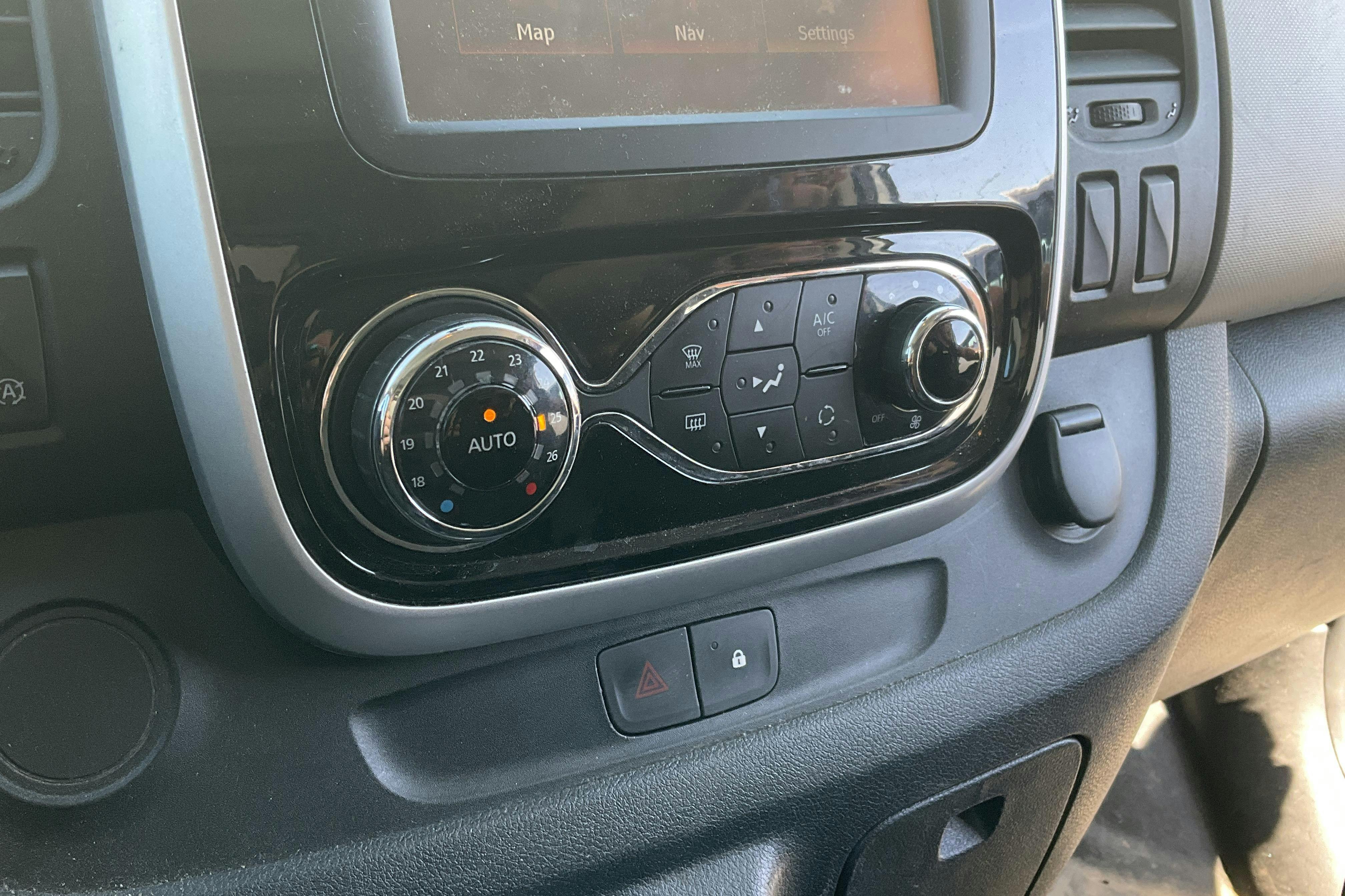 Renault Trafic 1.6 dCi Skåp (125hk) - 236 850 km - Käsitsi - valge - 2017