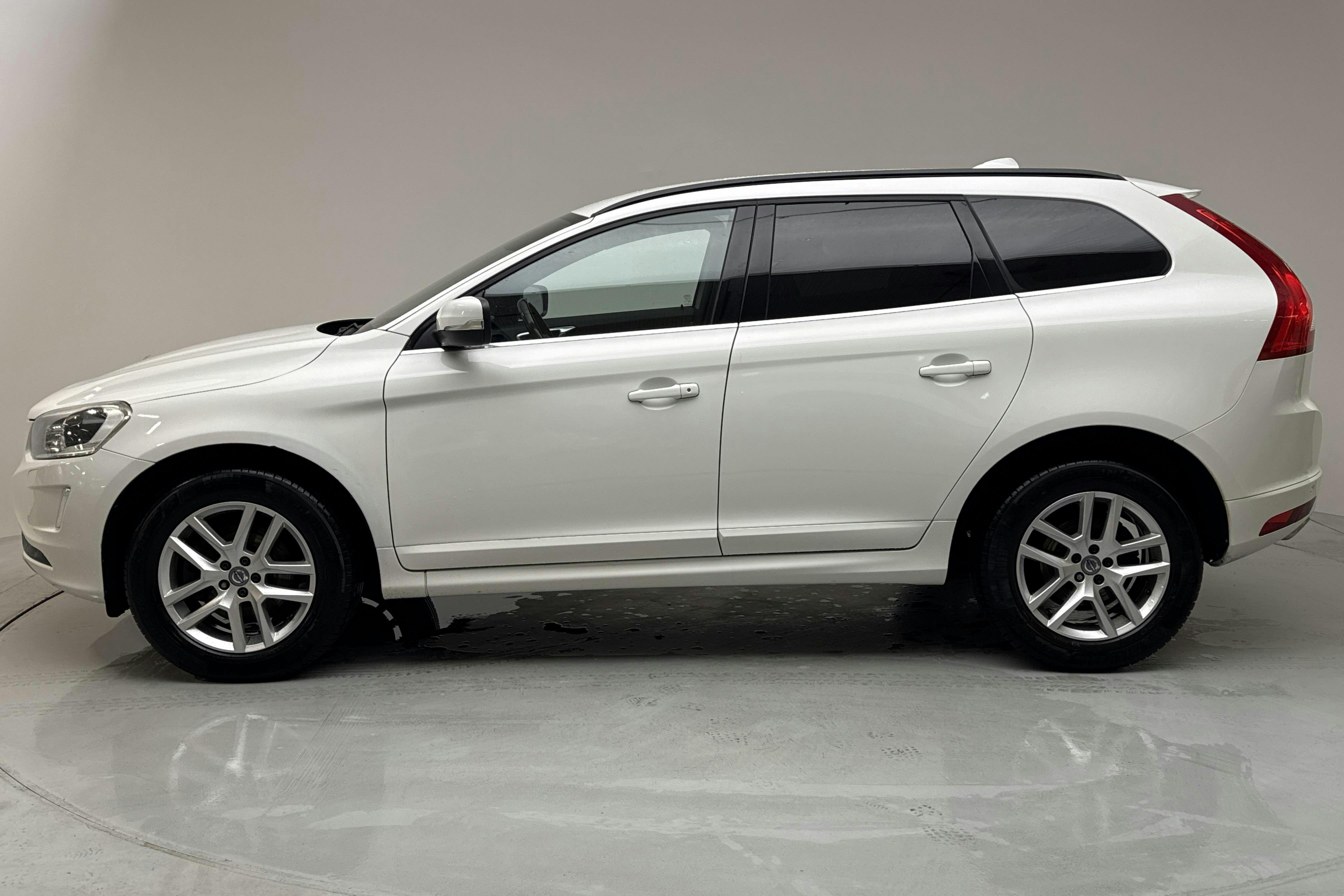 Volvo XC60 D4 2WD (190hk) - 253 750 km - Manual - white - 2017