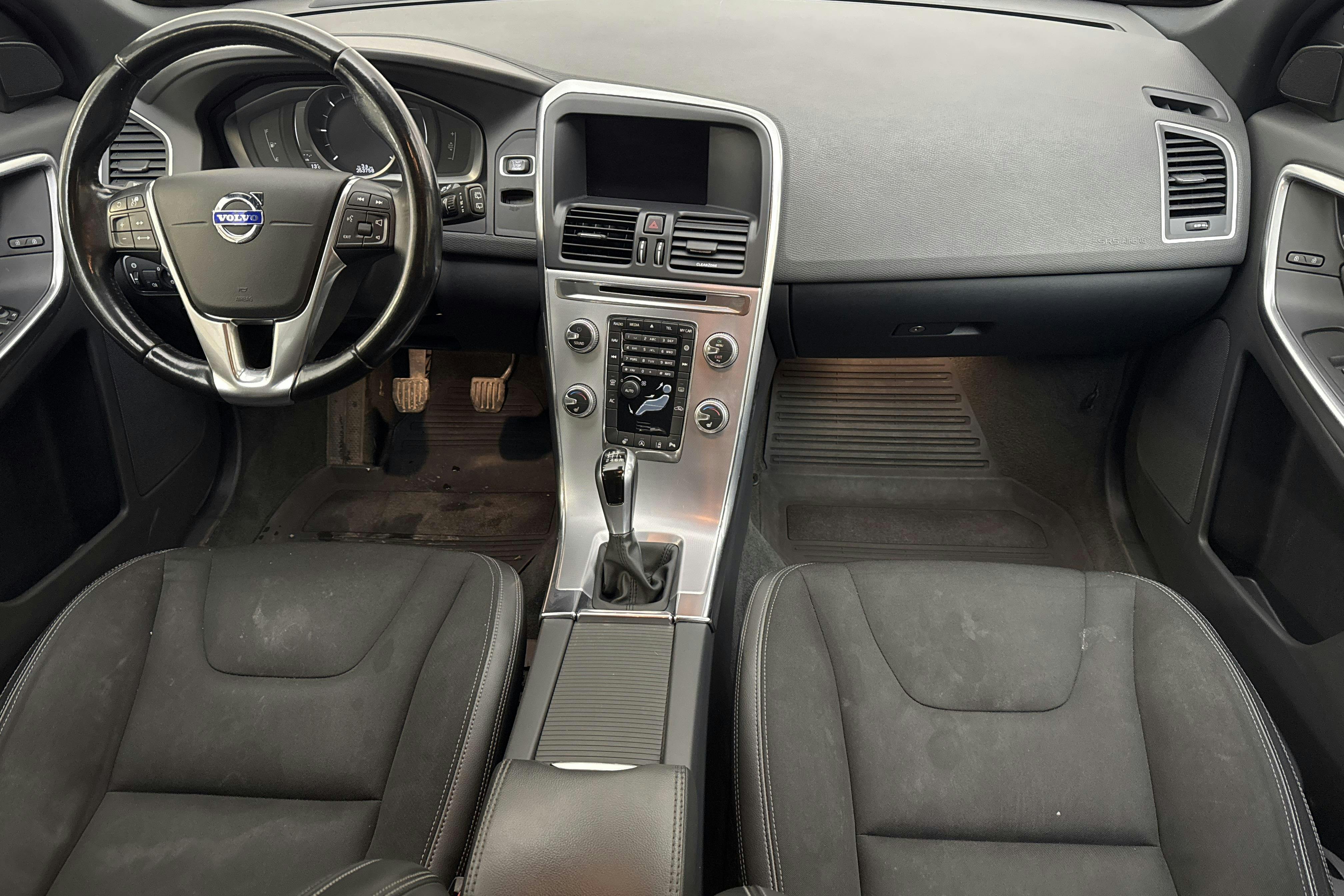 Volvo XC60 D4 2WD (190hk) - 253 750 km - Manual - white - 2017