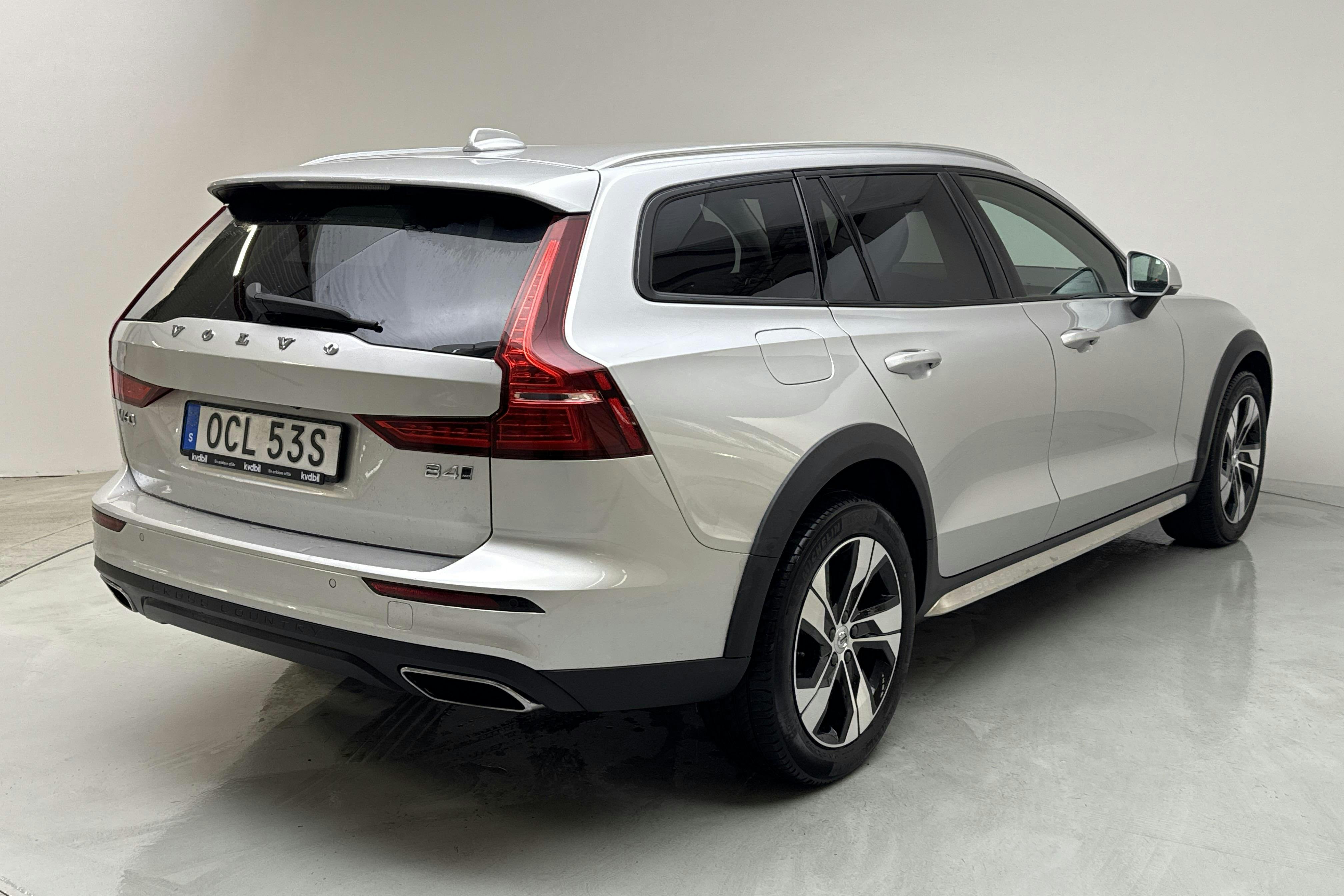 Volvo V60 B4 Cross Country AWD Mildhybrid, Diesel (197hk) - 8 991 mil - Automat - silver - 2022