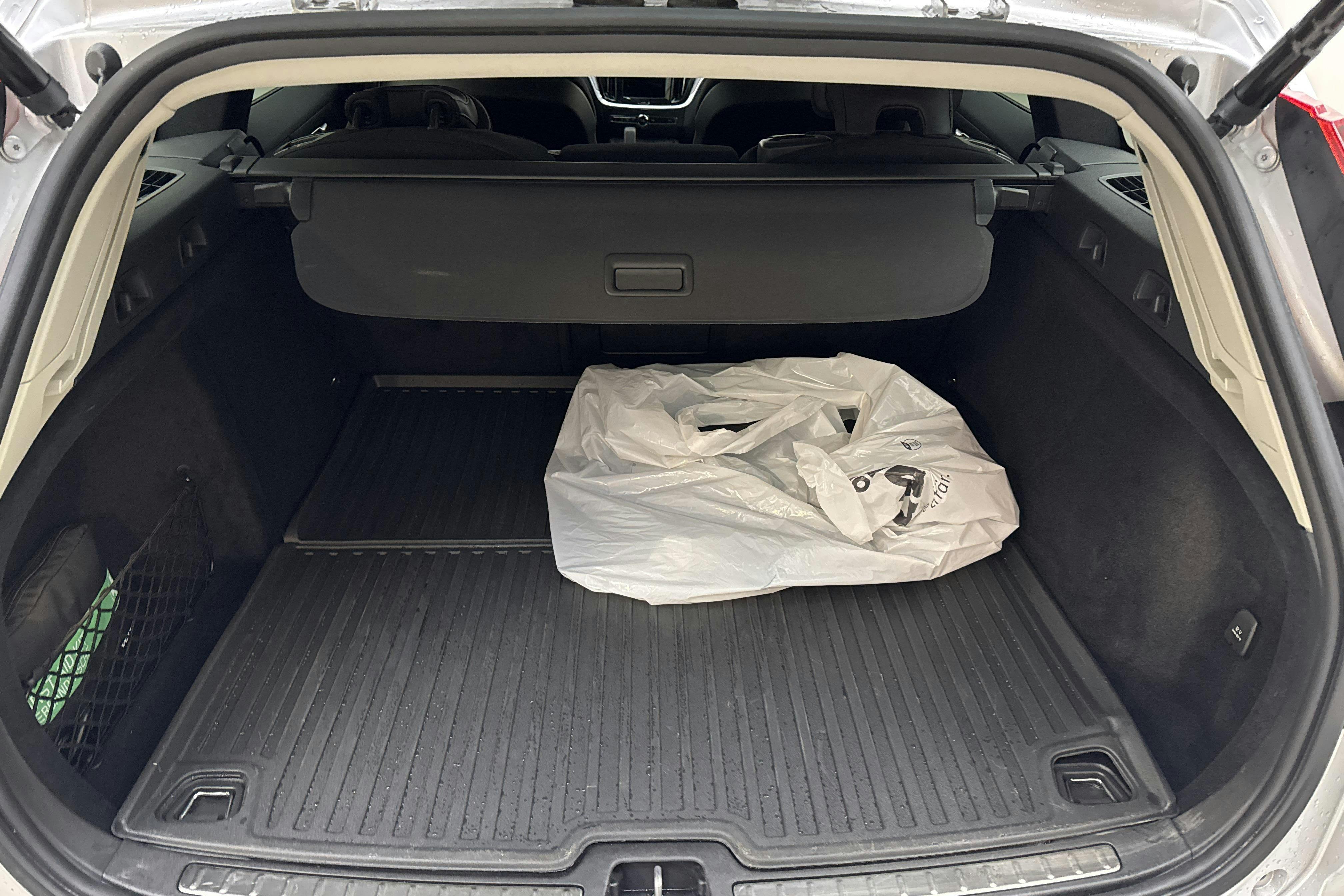 Volvo V60 B4 Cross Country AWD Mildhybrid, Diesel (197hk) - 8 991 mil - Automat - silver - 2022