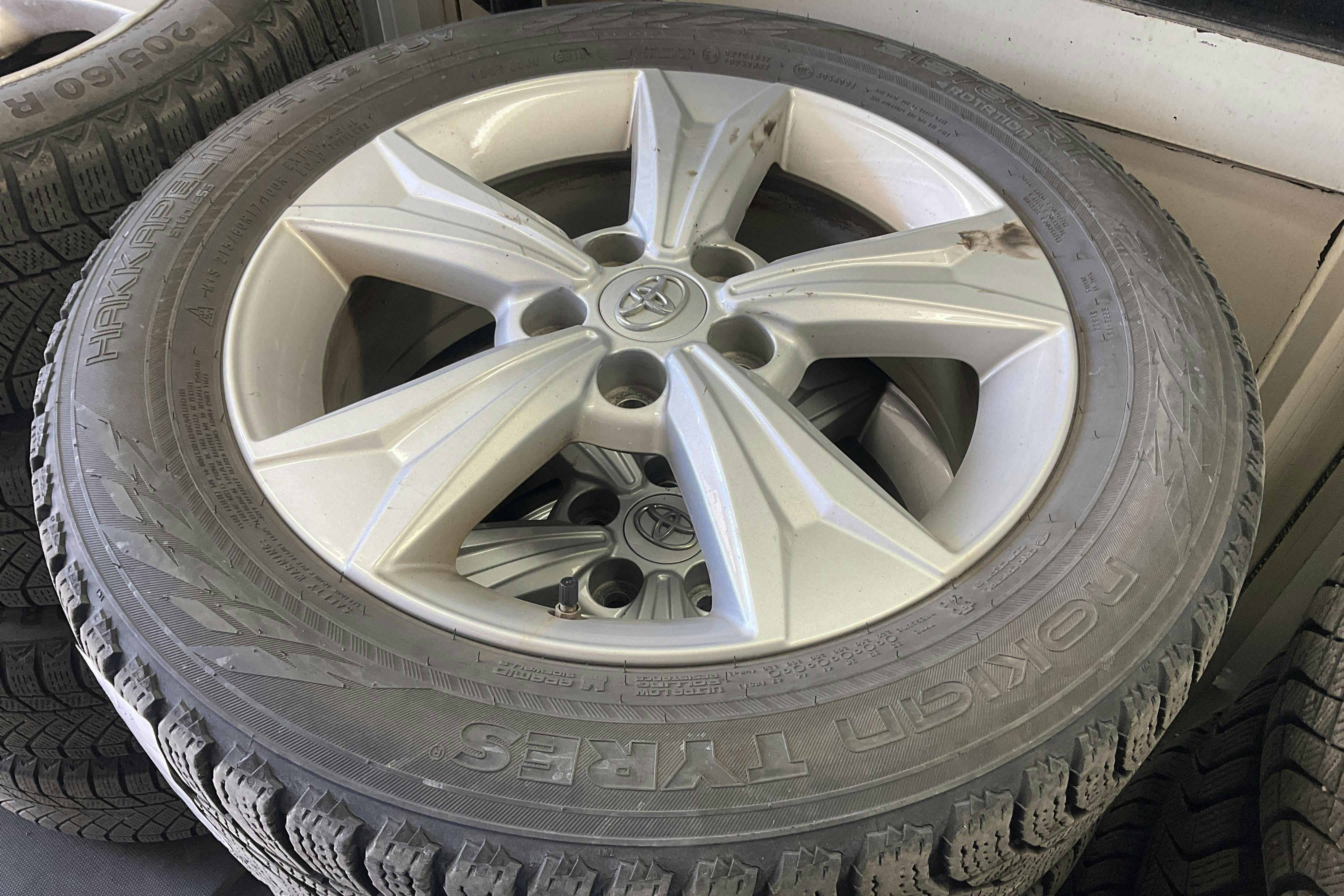Toyota C-HR 1.8 HSD (122hk) - 8 786 mil - Automat - Dark Grey - 2019