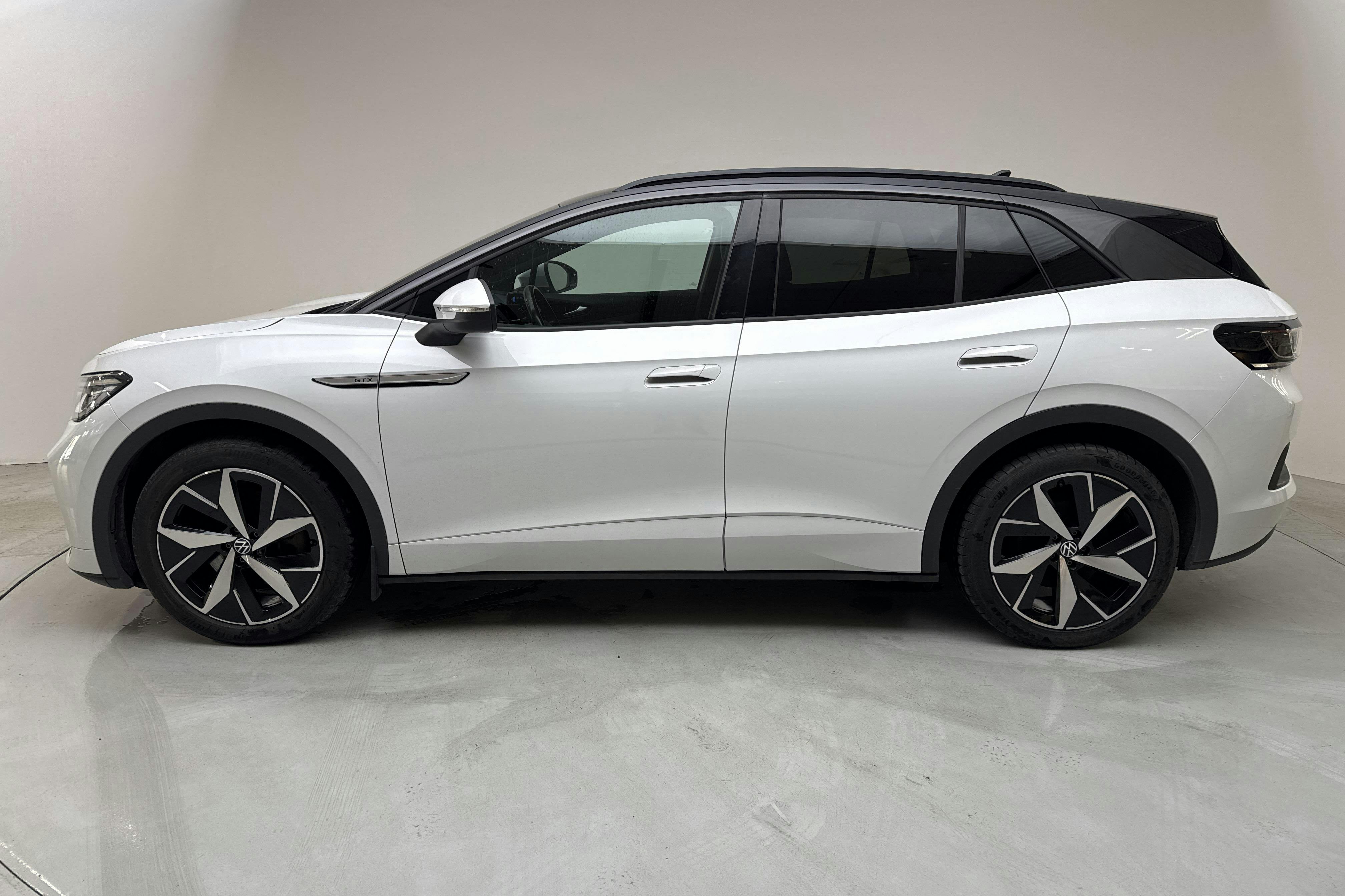 VW ID.4 GTX 77kWh AWD (299hk) - 7 727 mil - Automat - vit - 2022