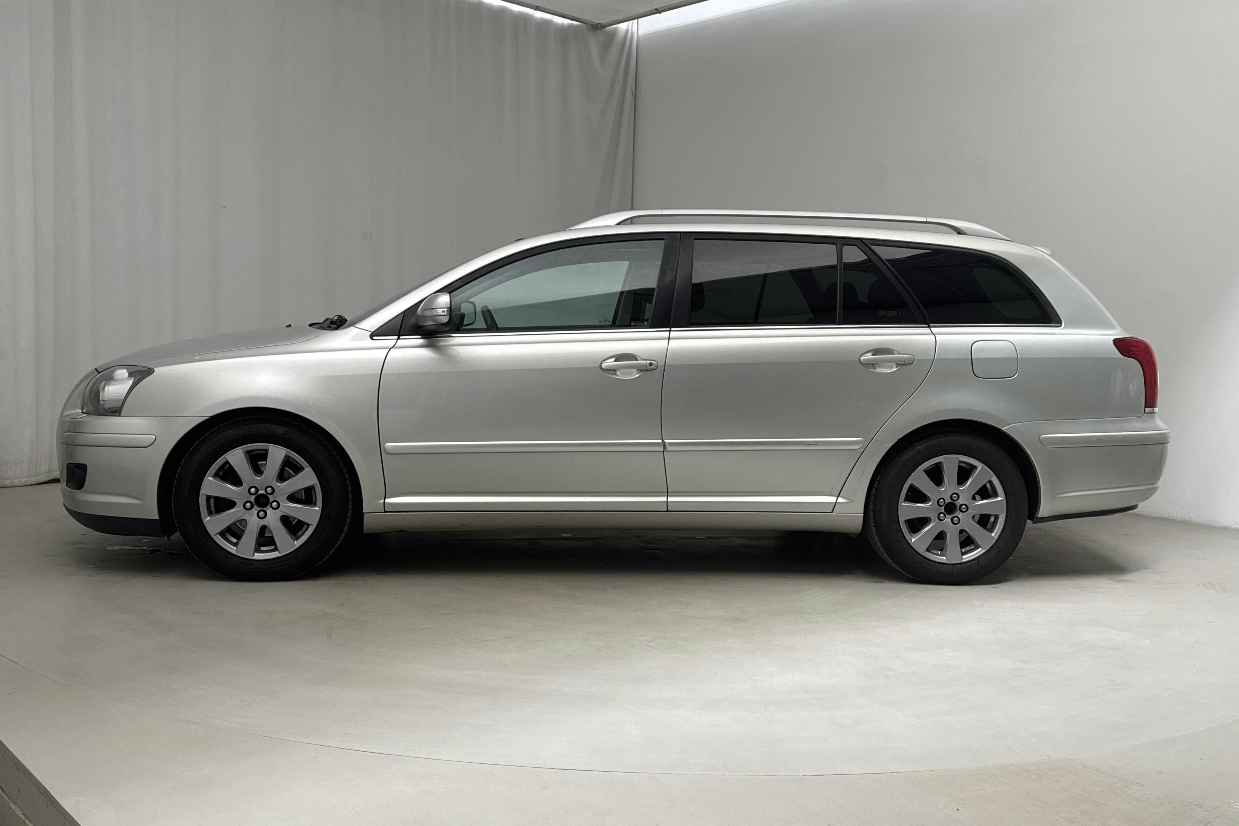 Toyota Avensis 2.0 Kombi (147hk) - 182 470 km - Manual - silver - 2008