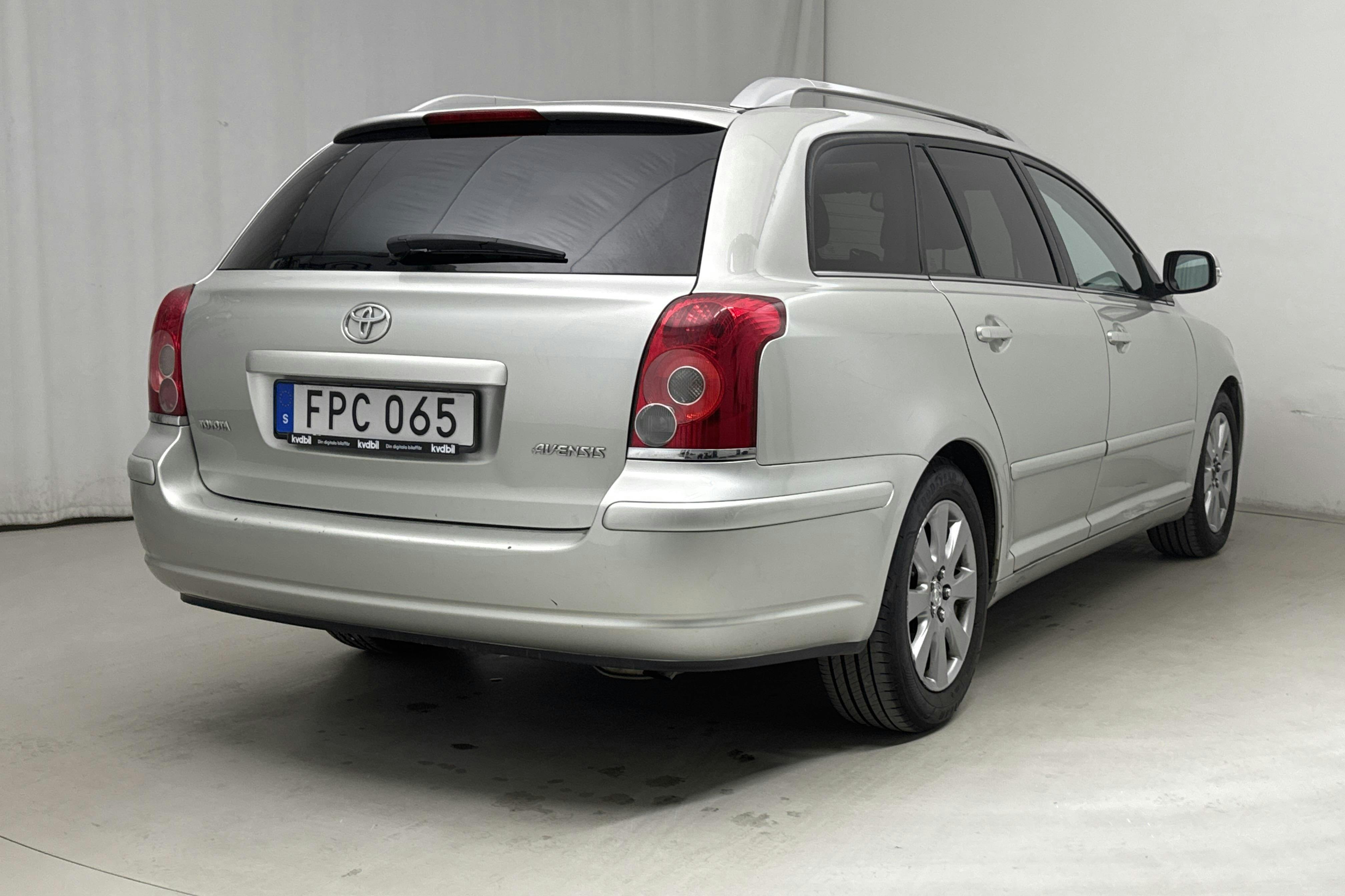 Toyota Avensis 2.0 Kombi (147hk) - 182 470 km - Manual - silver - 2008