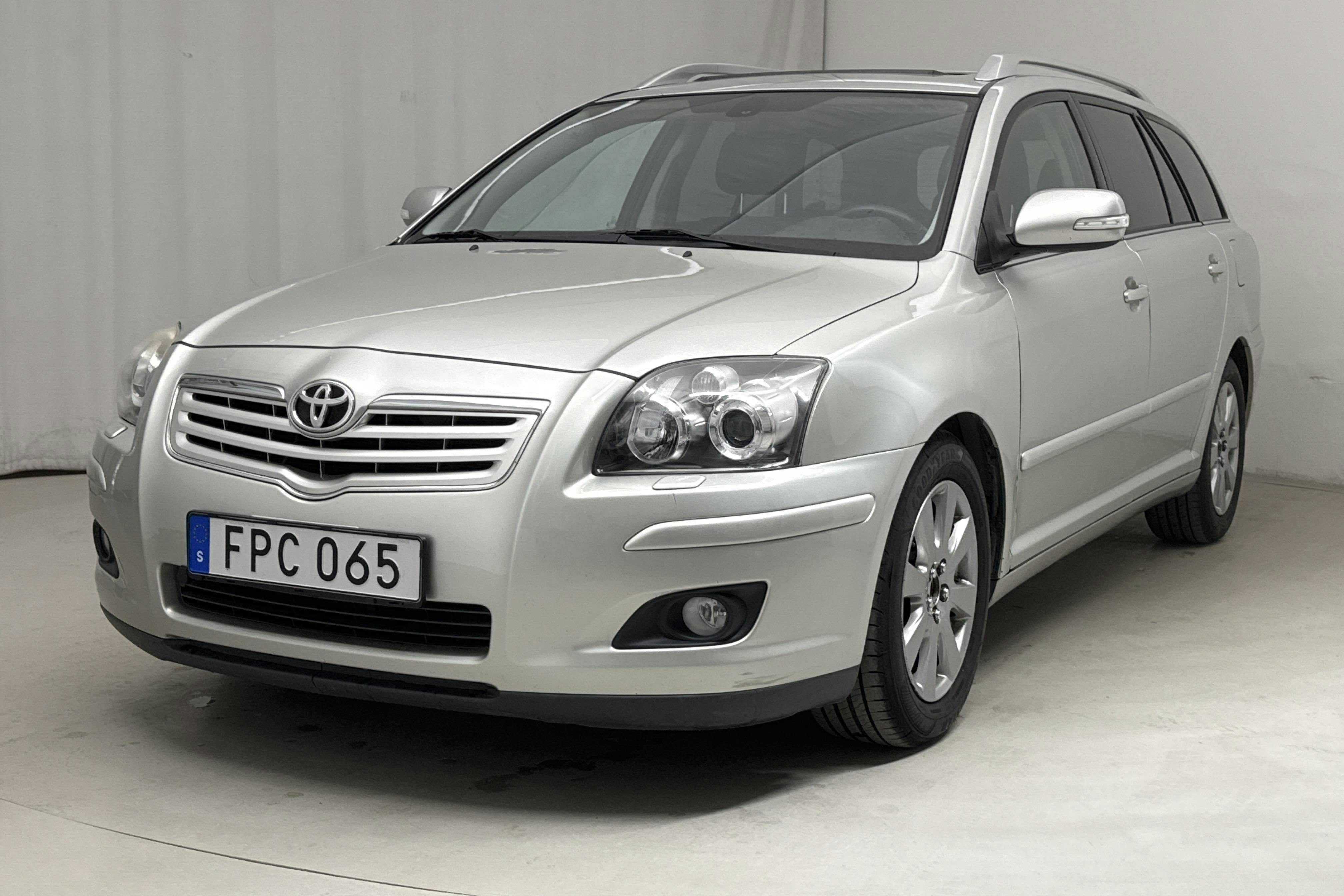 Toyota Avensis 2.0 Kombi (147hk) - 182 470 km - Manual - silver - 2008