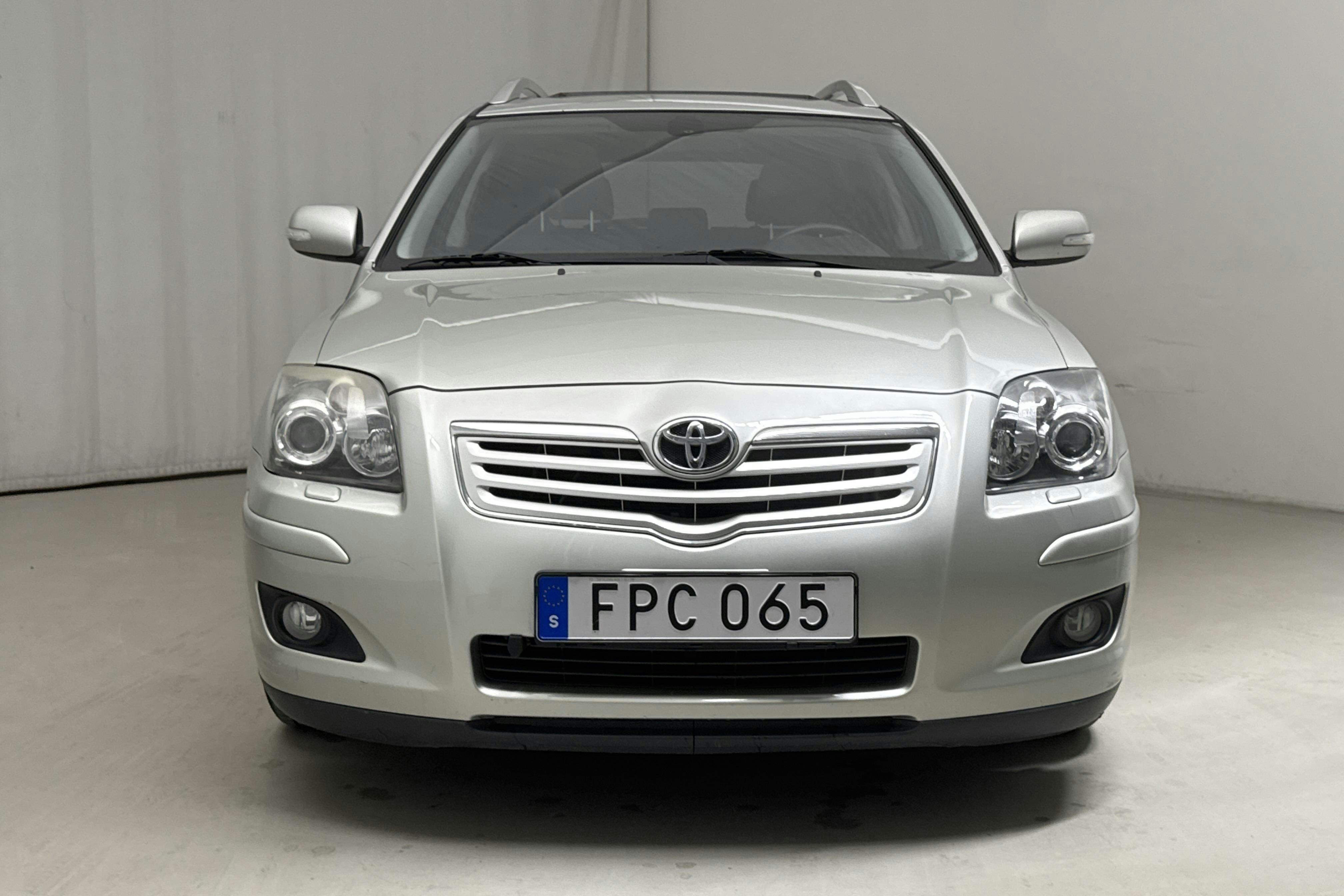 Toyota Avensis 2.0 Kombi (147hk) - 182 470 km - Manual - silver - 2008