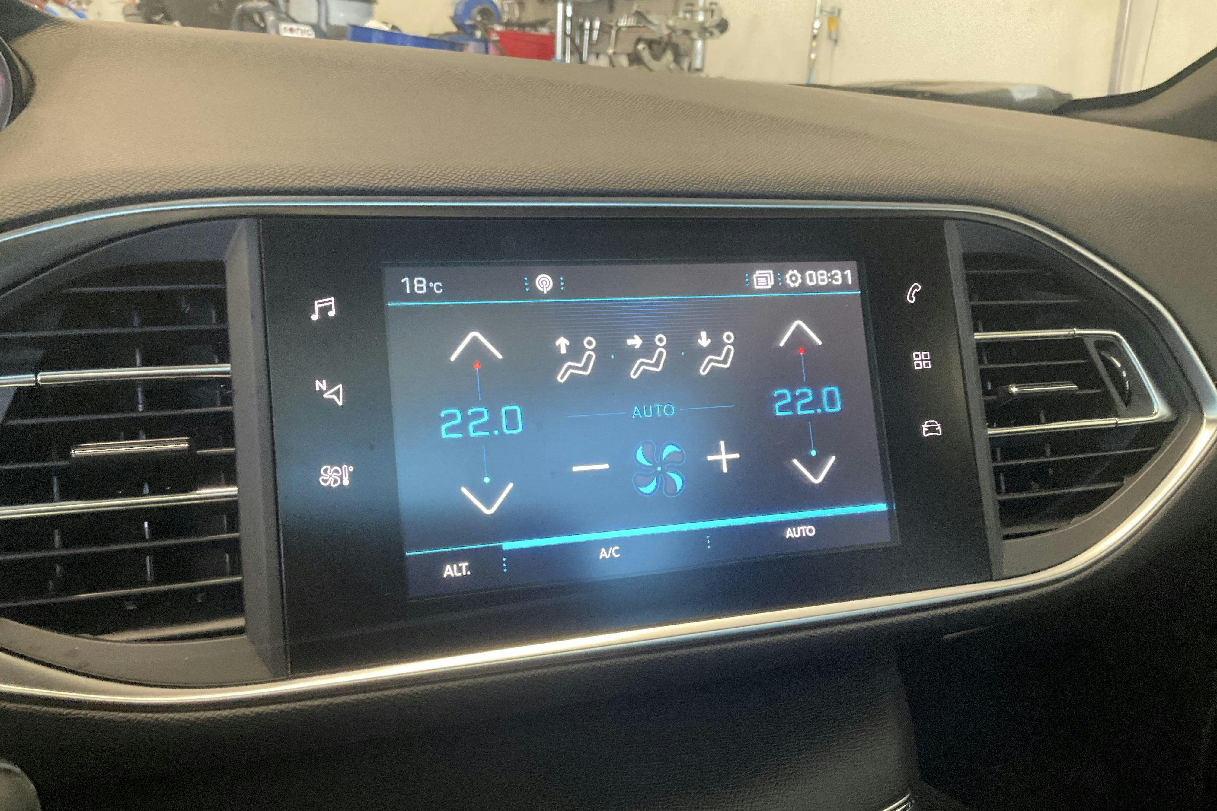 Peugeot 308 GT PureTech 5dr (225hk) - 94 920 km - Automatyczna - Light Red - 2018