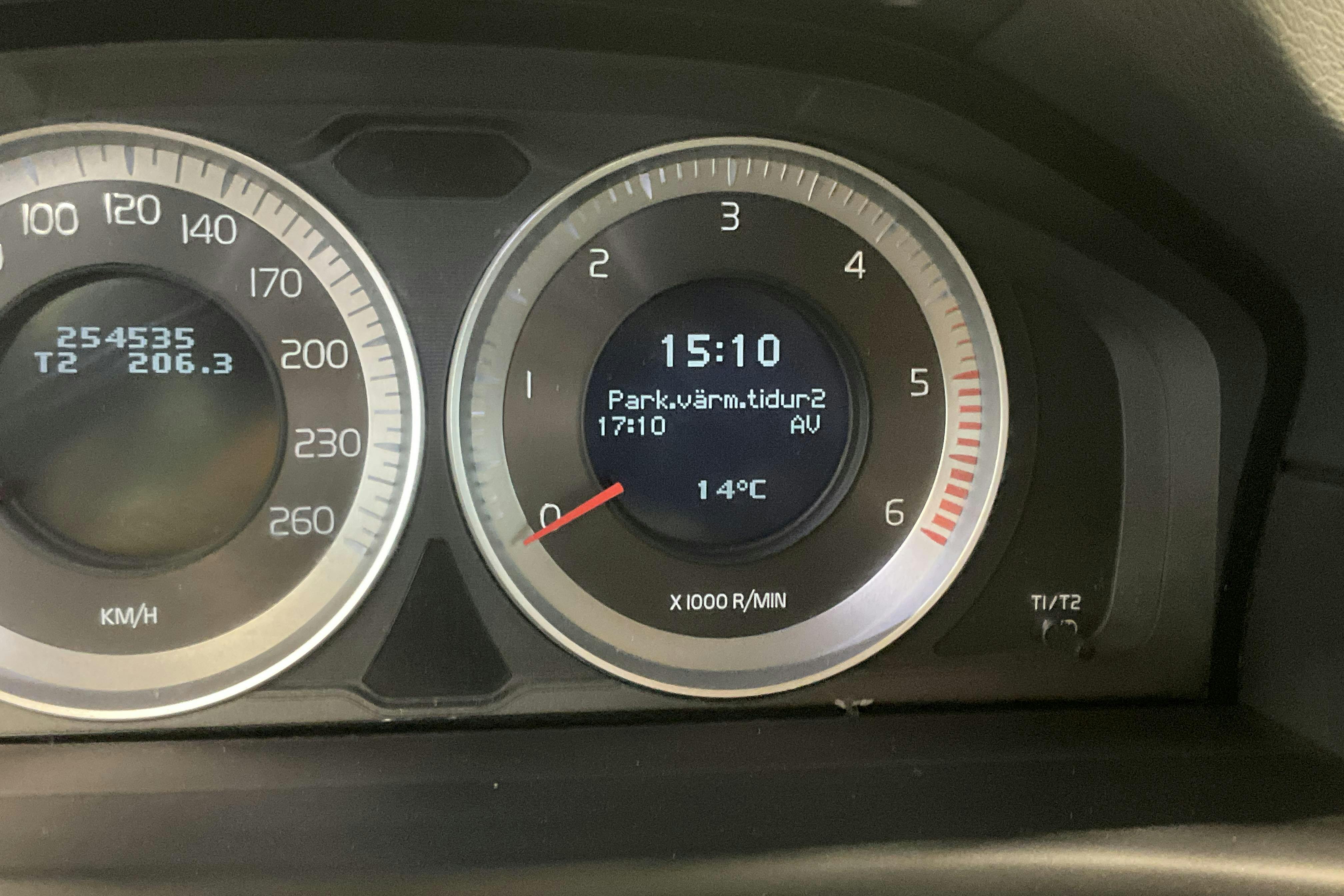 Volvo V70 II D4 (163hk) - 254 530 km - Käsitsi - must - 2013