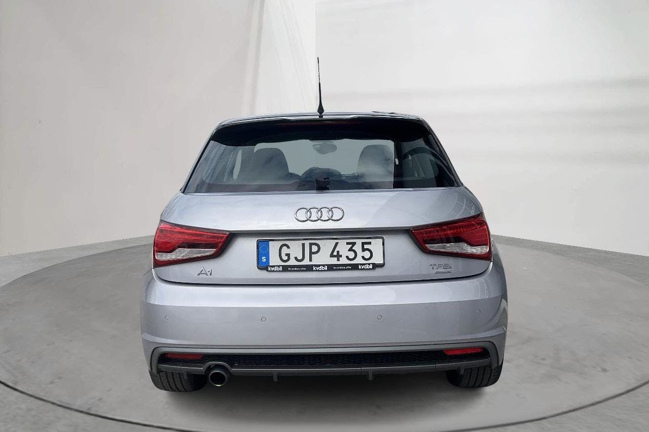 Audi A1 1.0 TFSI Sportback (95hk) - 8 117 mil - Manuell - silver - 2017