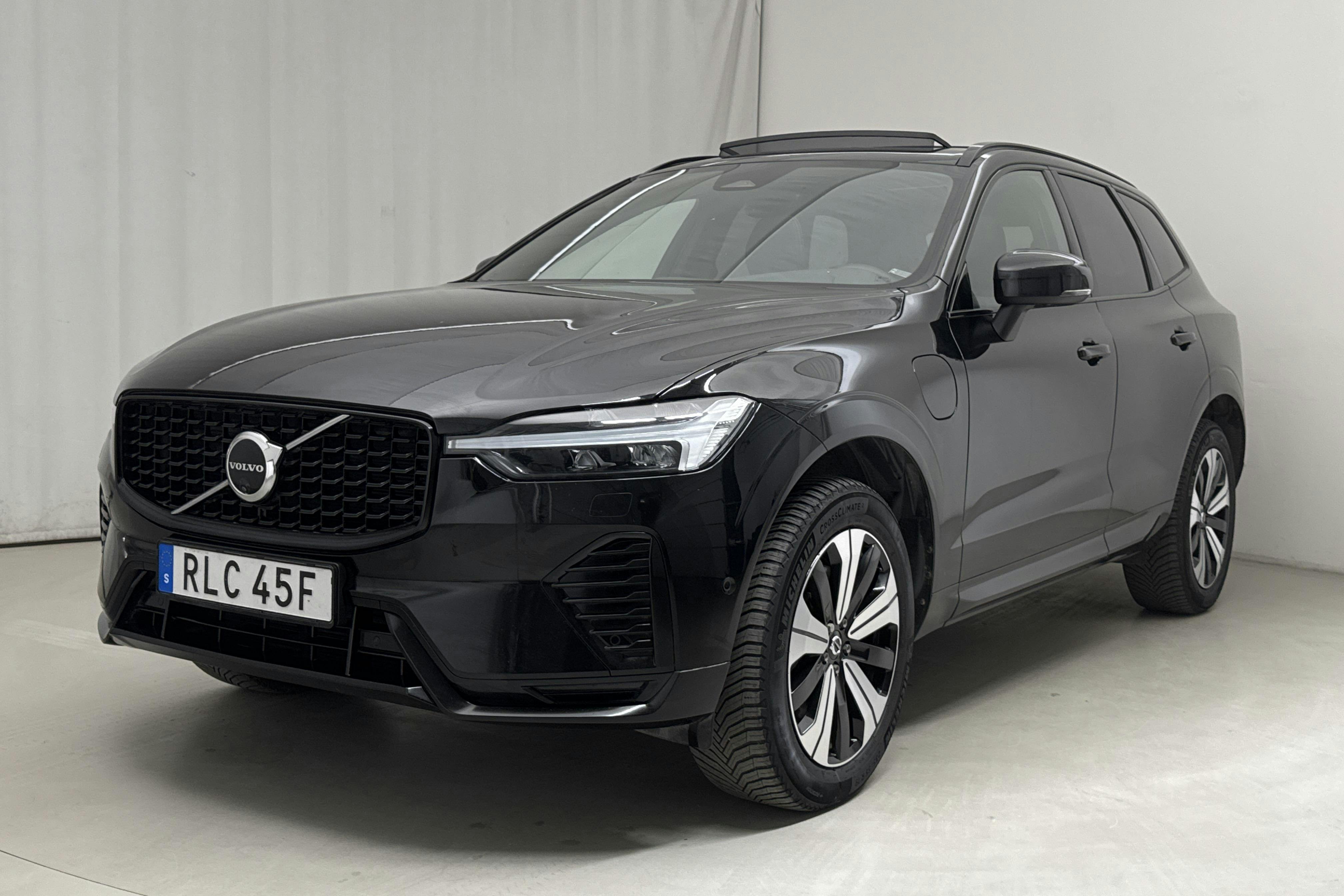 Volvo XC60 T6 AWD Recharge (350hk) - 8 471 mil - Automat - svart - 2023
