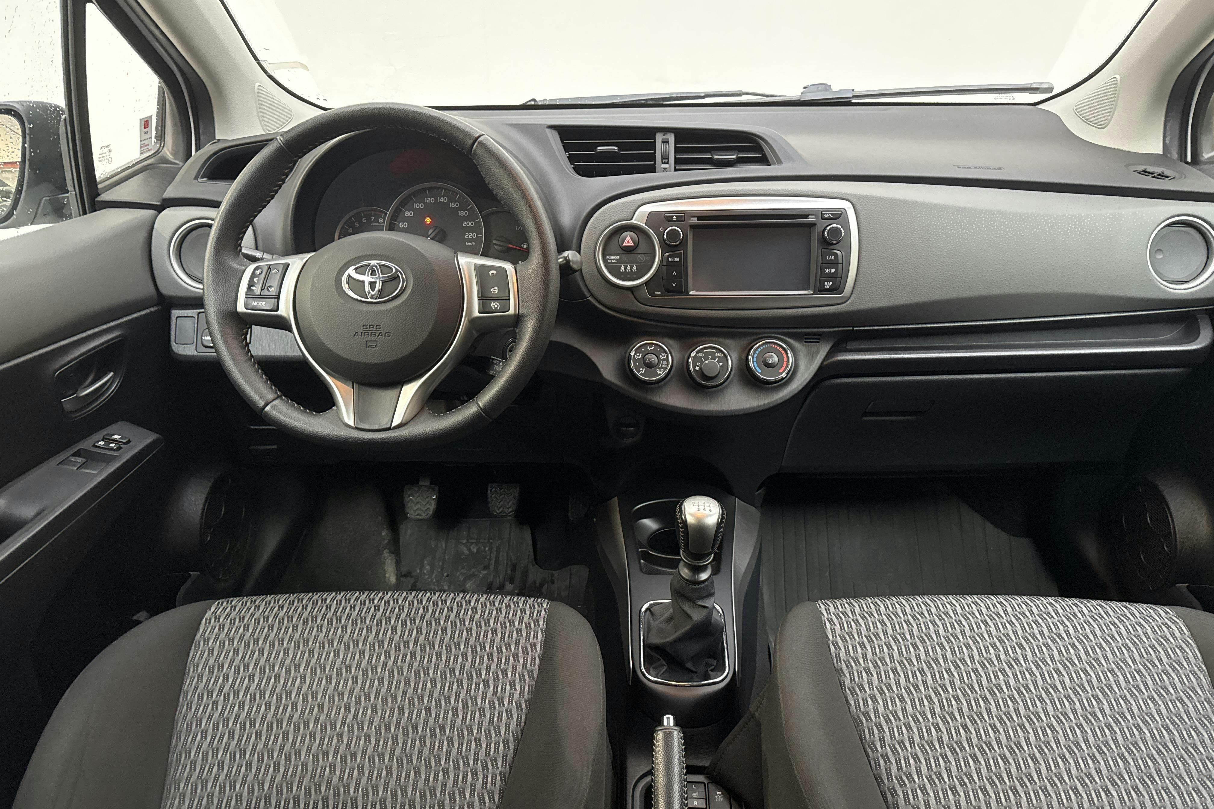 Toyota Yaris 1.33 5dr (100hk) - 56 390 km - Manual - white - 2014