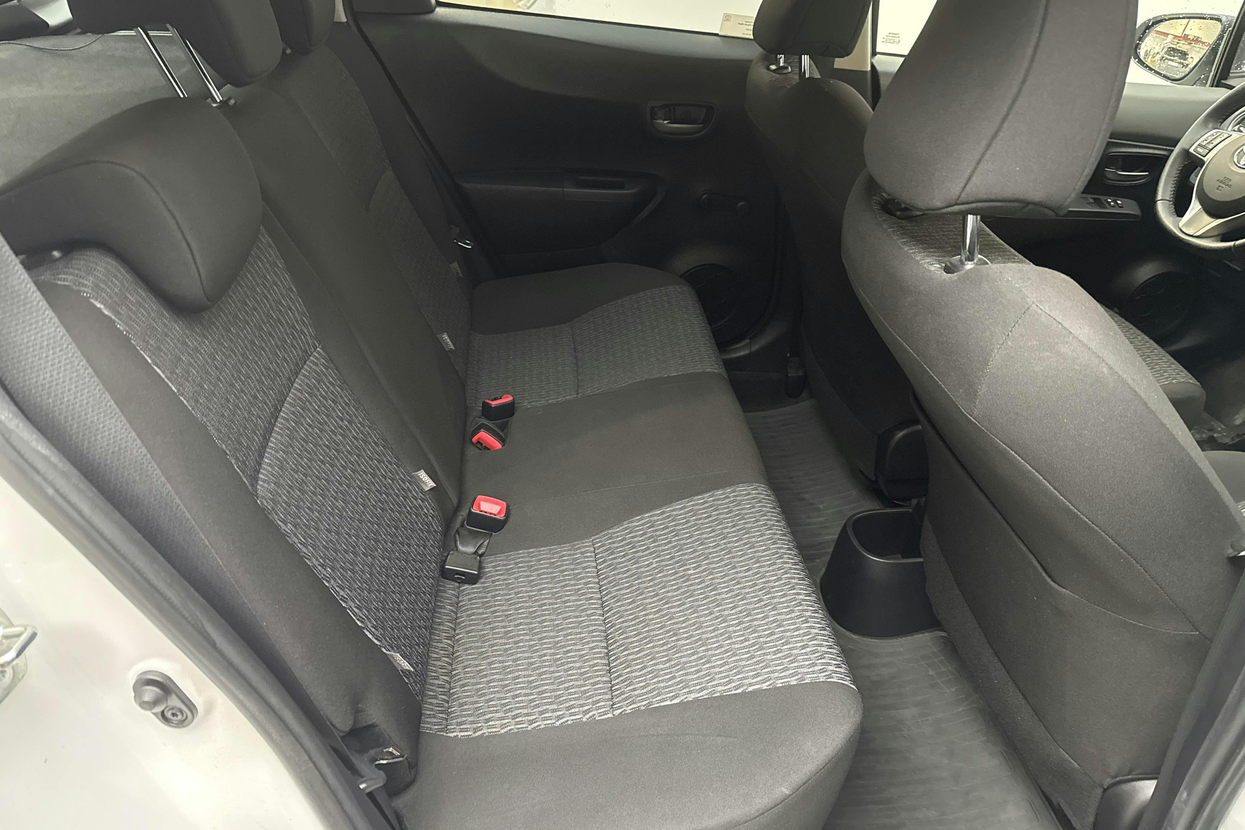 Toyota Yaris 1.33 5dr (100hk) - 56 390 km - Manual - white - 2014