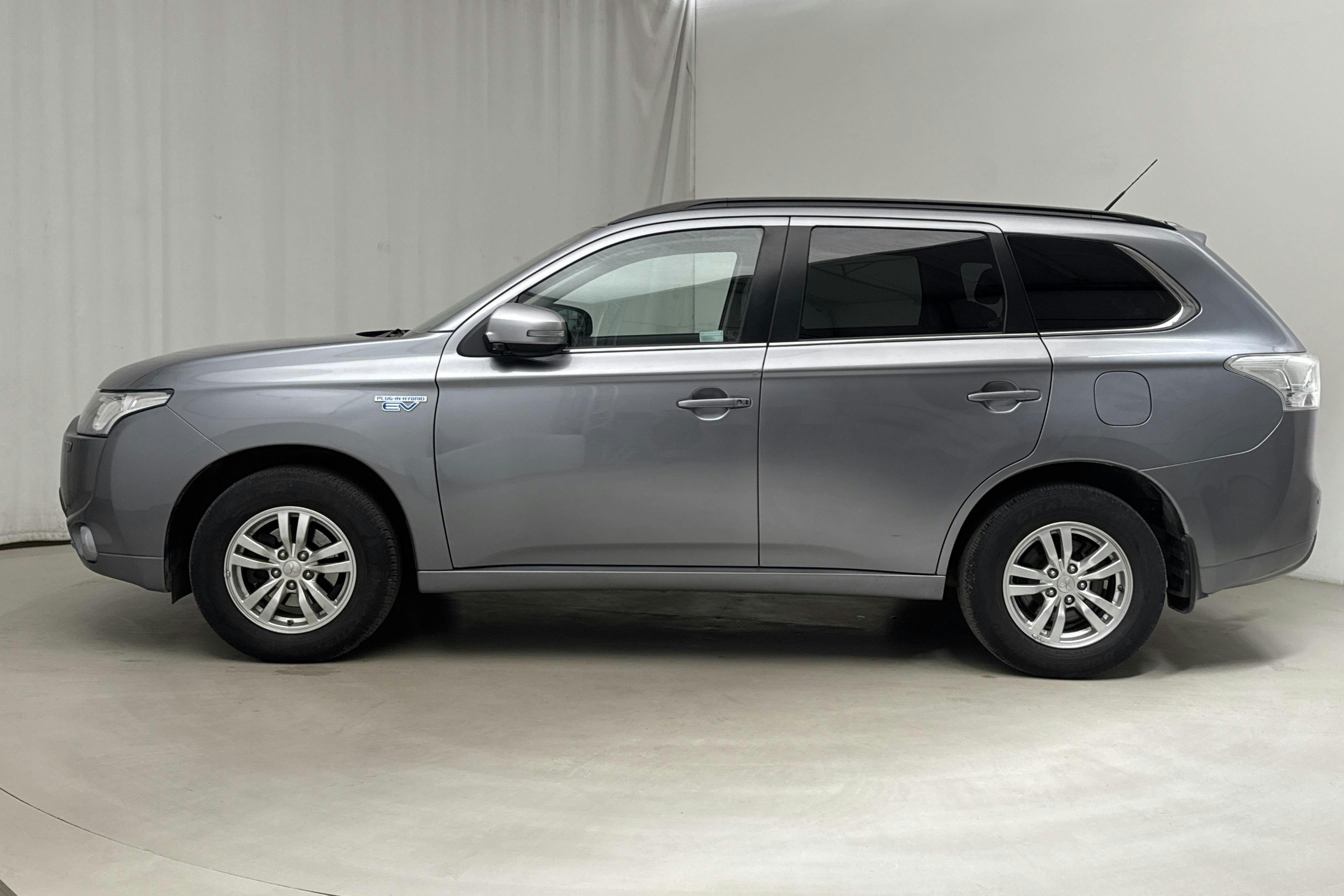 Mitsubishi Outlander 2.0 Plug-in Hybrid 4WD (121hk) - 13 277 mil - Automat - Dark Grey - 2014