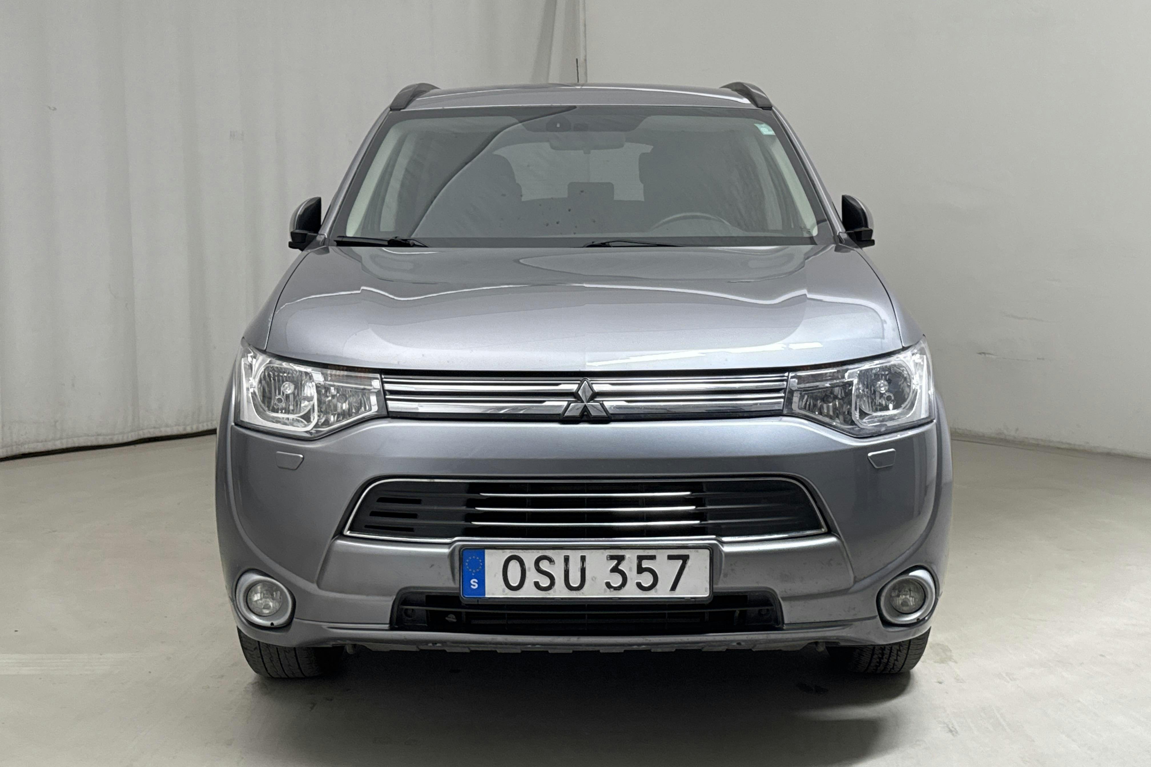 Mitsubishi Outlander 2.0 Plug-in Hybrid 4WD (121hk) - 13 277 mil - Automat - Dark Grey - 2014