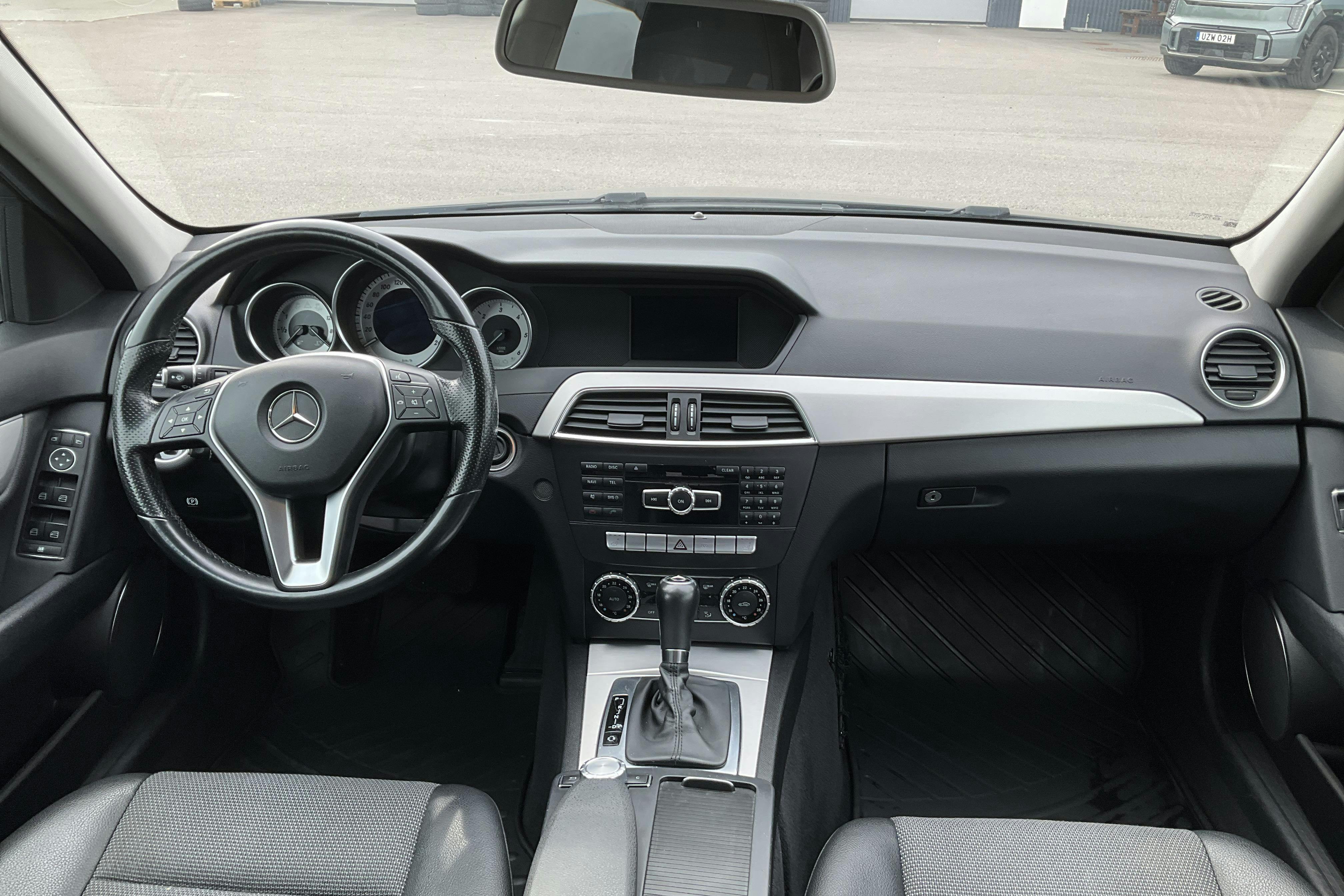Mercedes C 220 CDI Kombi BlueEfficiency S204 (170hk) - 247 120 km - Automatic - black - 2014