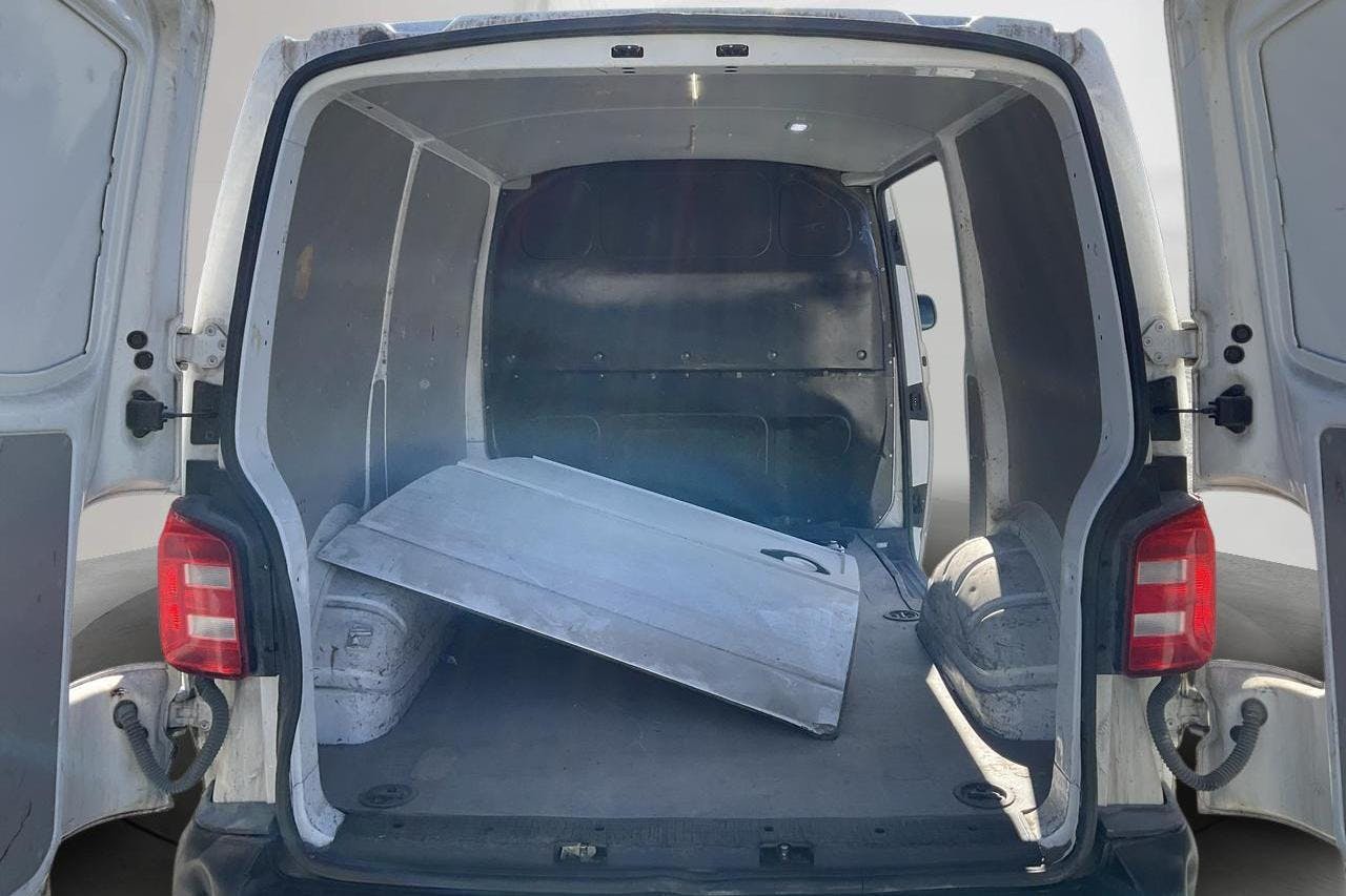 VW Transporter T6 2.0 TDI BMT Skåp (102hk) - 286 630 km - Käsitsi - valge - 2018