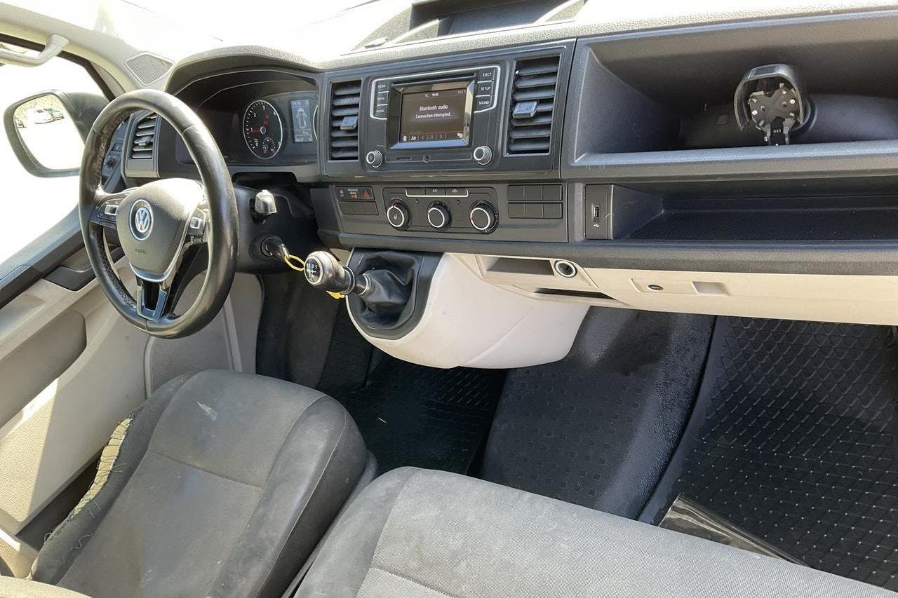 VW Transporter T6 2.0 TDI BMT Skåp (102hk) - 286 630 km - Käsitsi - valge - 2018