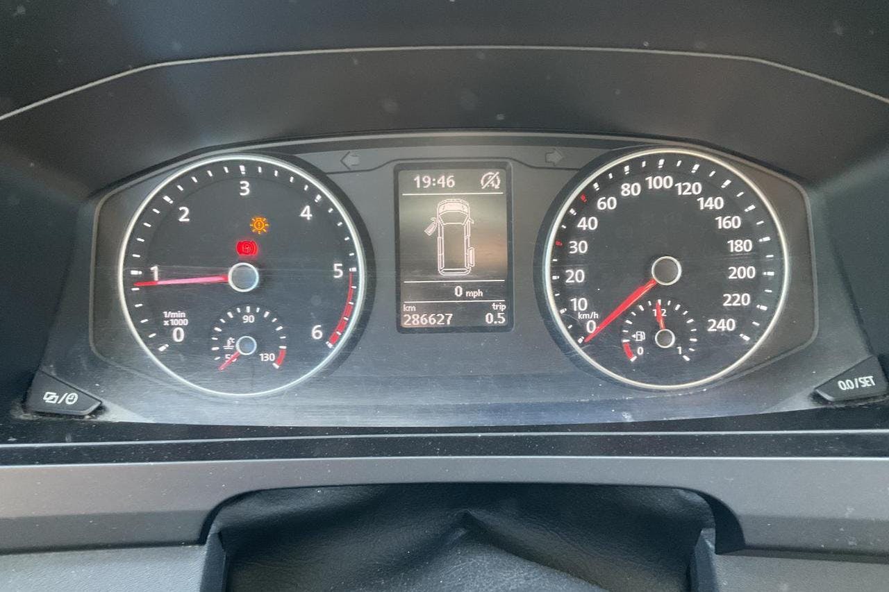 VW Transporter T6 2.0 TDI BMT Skåp (102hk) - 286 630 km - Käsitsi - valge - 2018