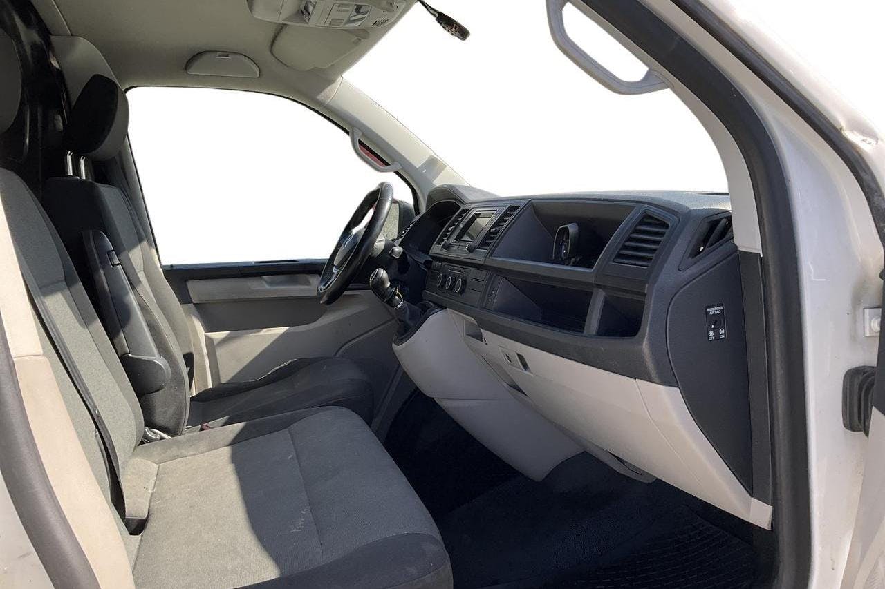 VW Transporter T6 2.0 TDI BMT Skåp (102hk) - 286 630 km - Käsitsi - valge - 2018