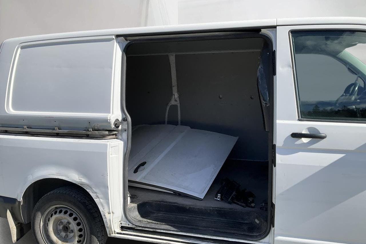 VW Transporter T6 2.0 TDI BMT Skåp (102hk) - 286 630 km - Käsitsi - valge - 2018