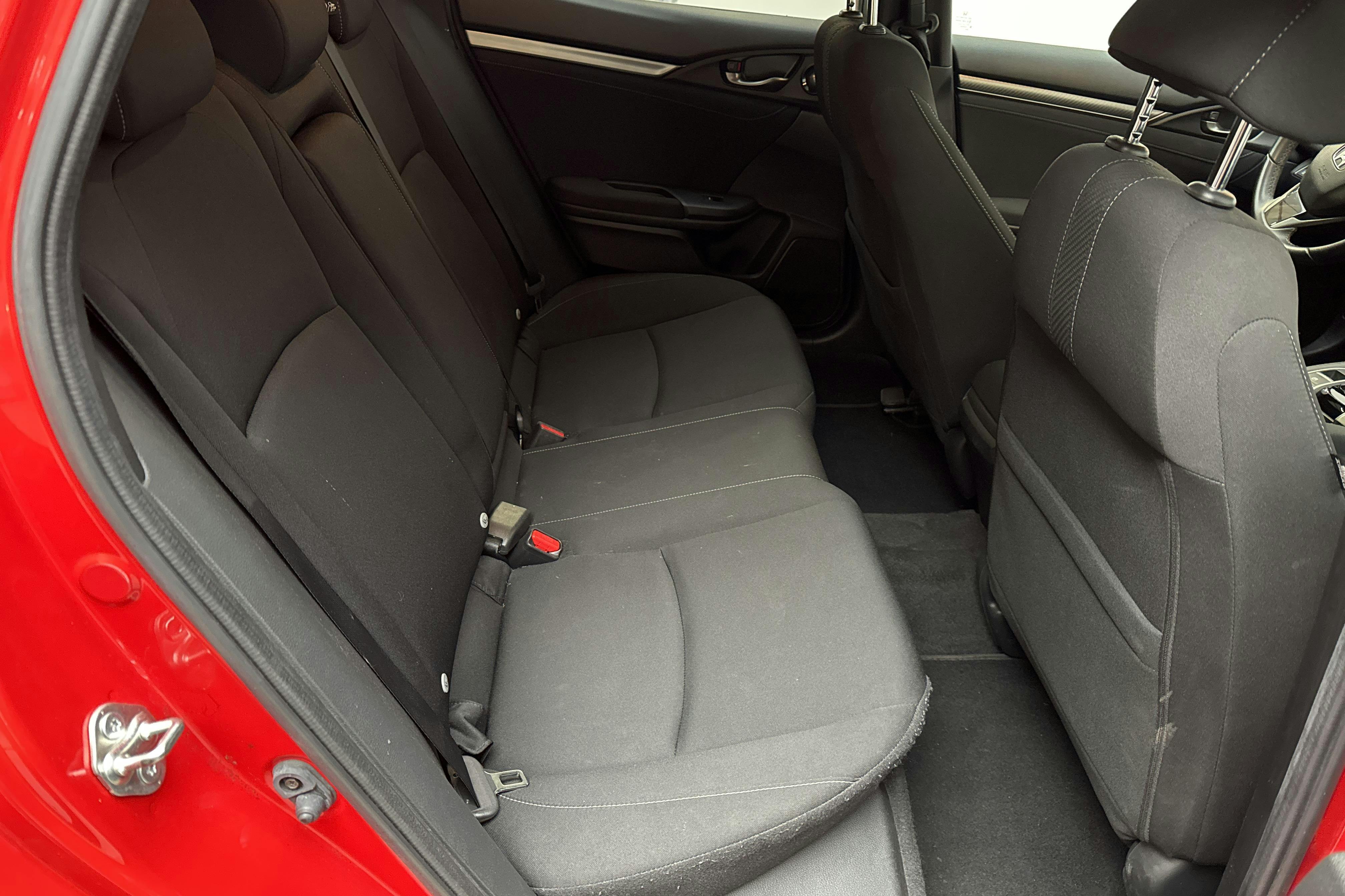 Honda Civic 1.5 i-VTEC 5dr (182hk) - 4 696 mil - Automat - röd - 2017