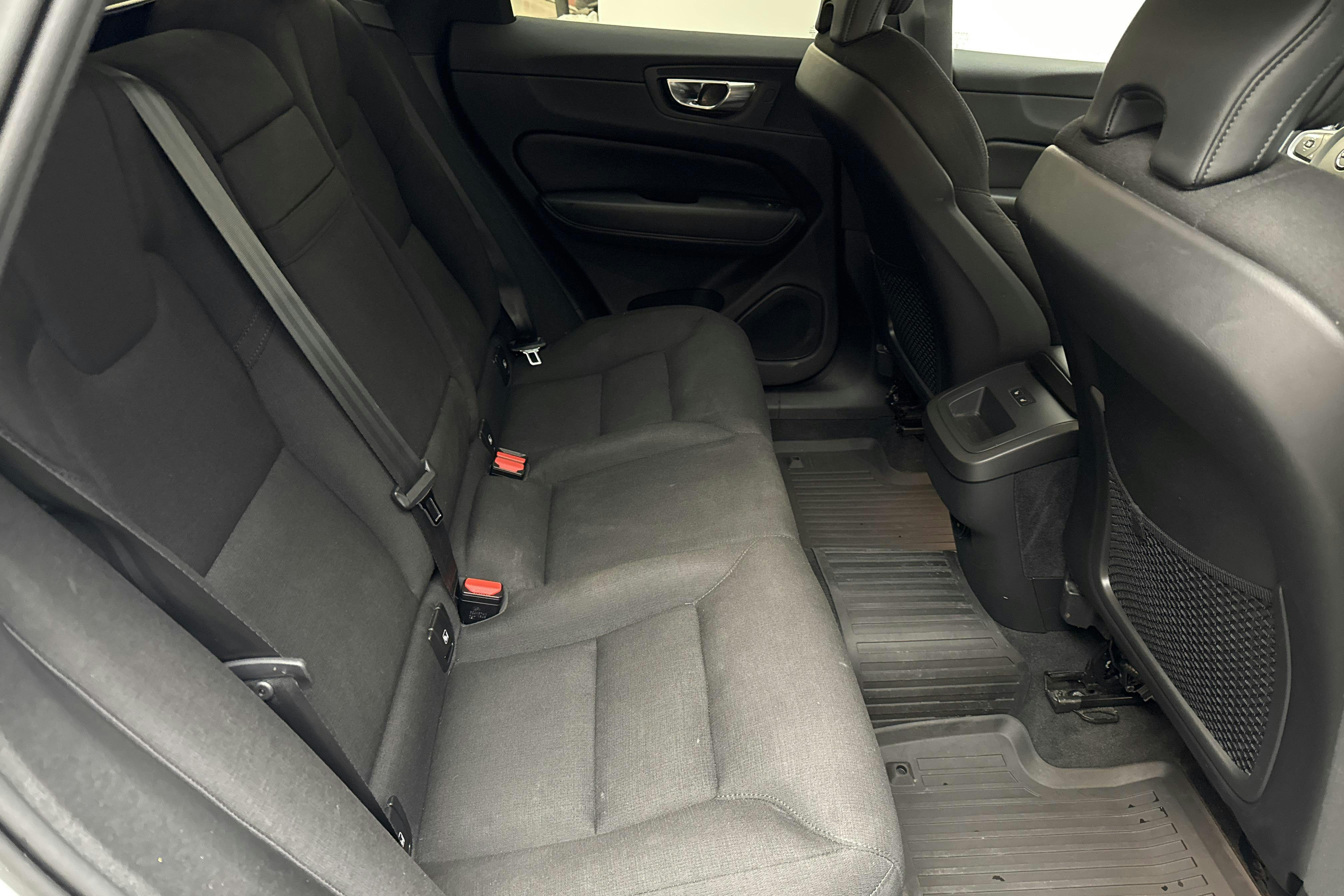 Volvo XC60 B4 AWD Mildhybrid, Diesel (197hk) - 207 140 km - Automatic - white - 2022