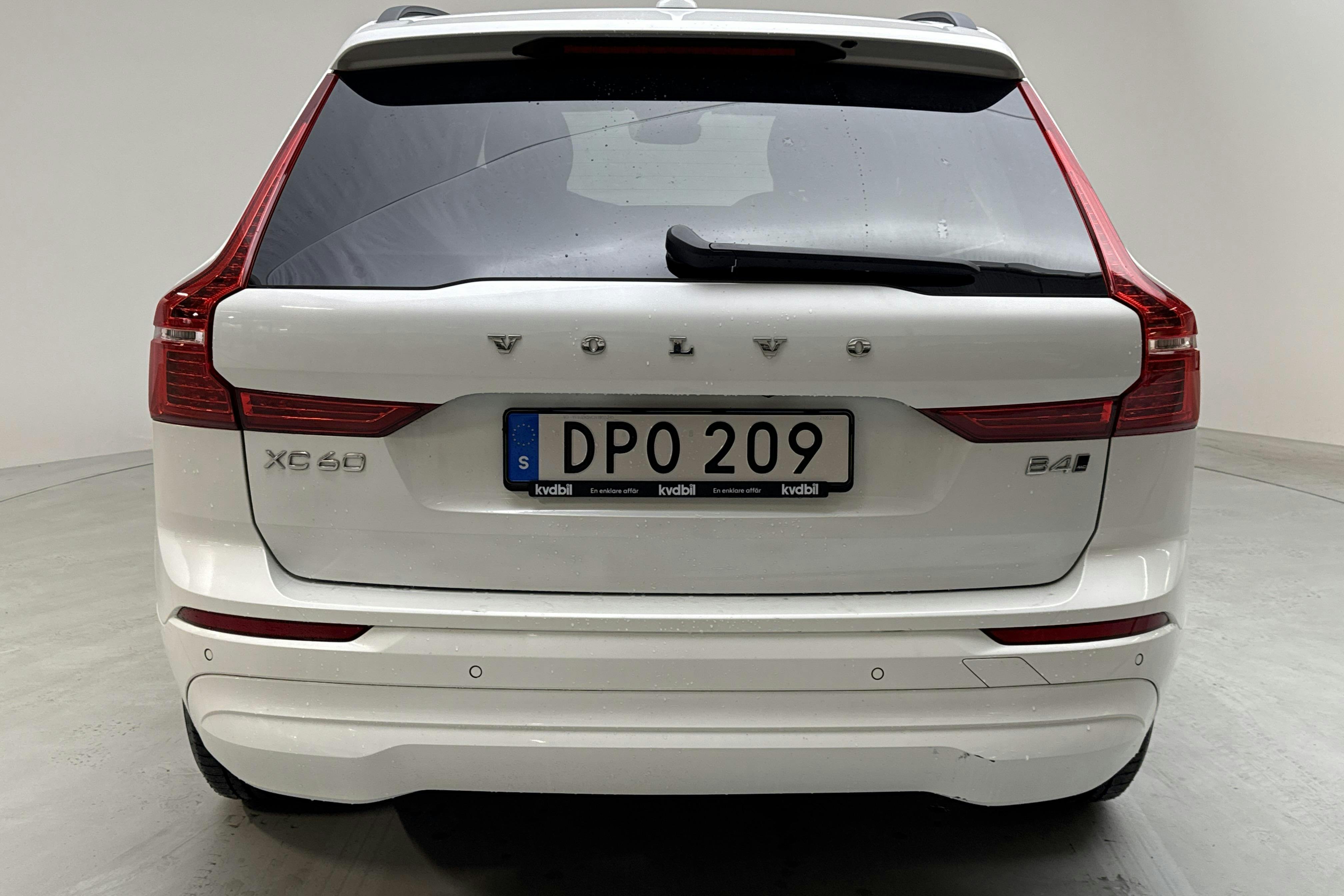 Volvo XC60 B4 AWD Mildhybrid, Diesel (197hk) - 207 140 km - Automatic - white - 2022