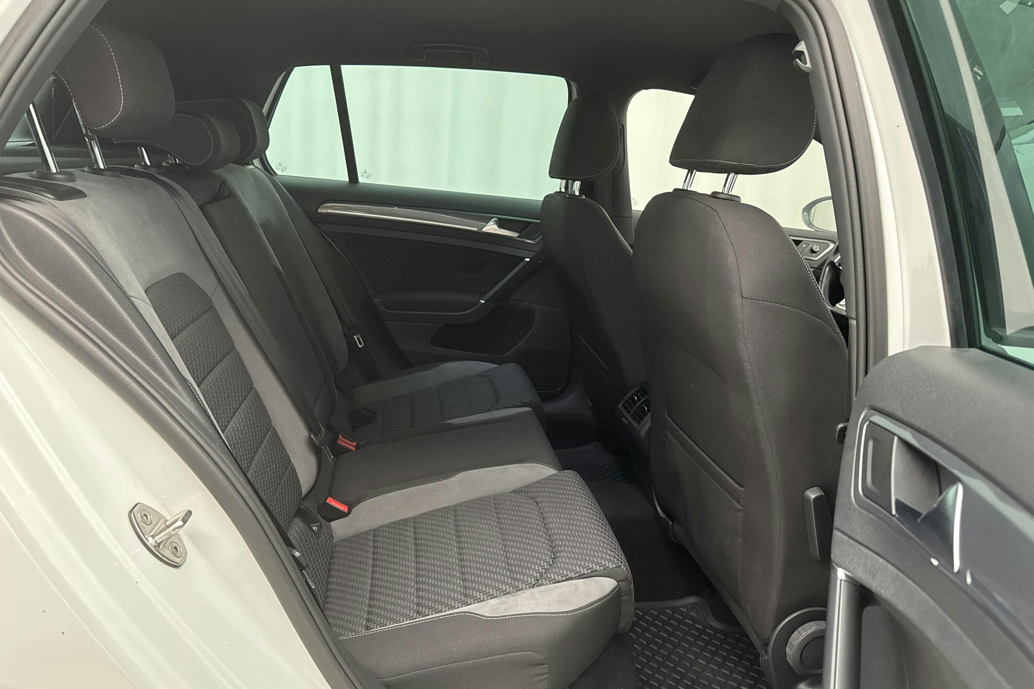 VW Golf VII 1.5 TSI 5dr (150hk) - 73 520 km - Automatic - white - 2019