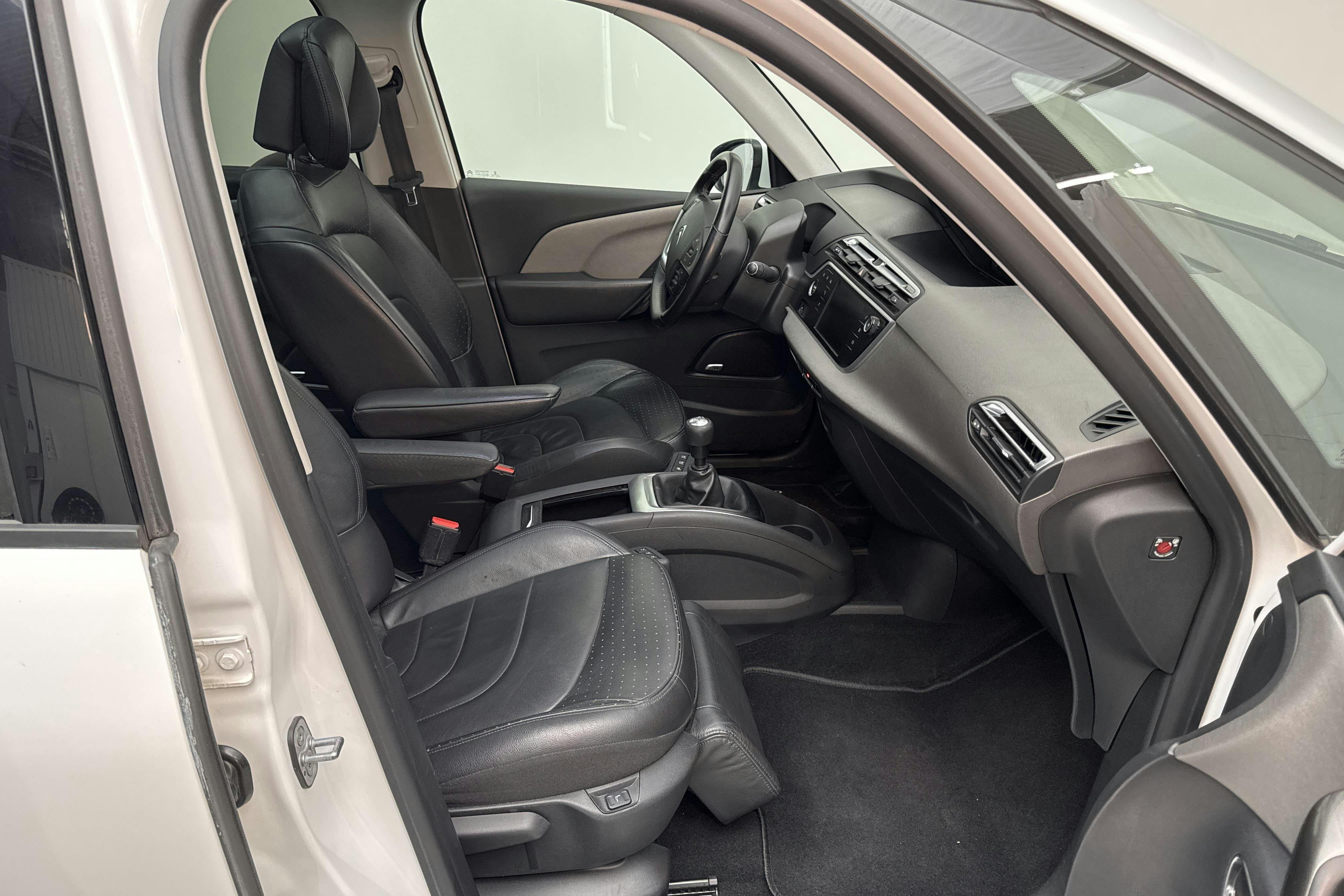 Citroën C4 Grand Picasso Puretech (130hk) - 185 420 km - Manualna - biały - 2017