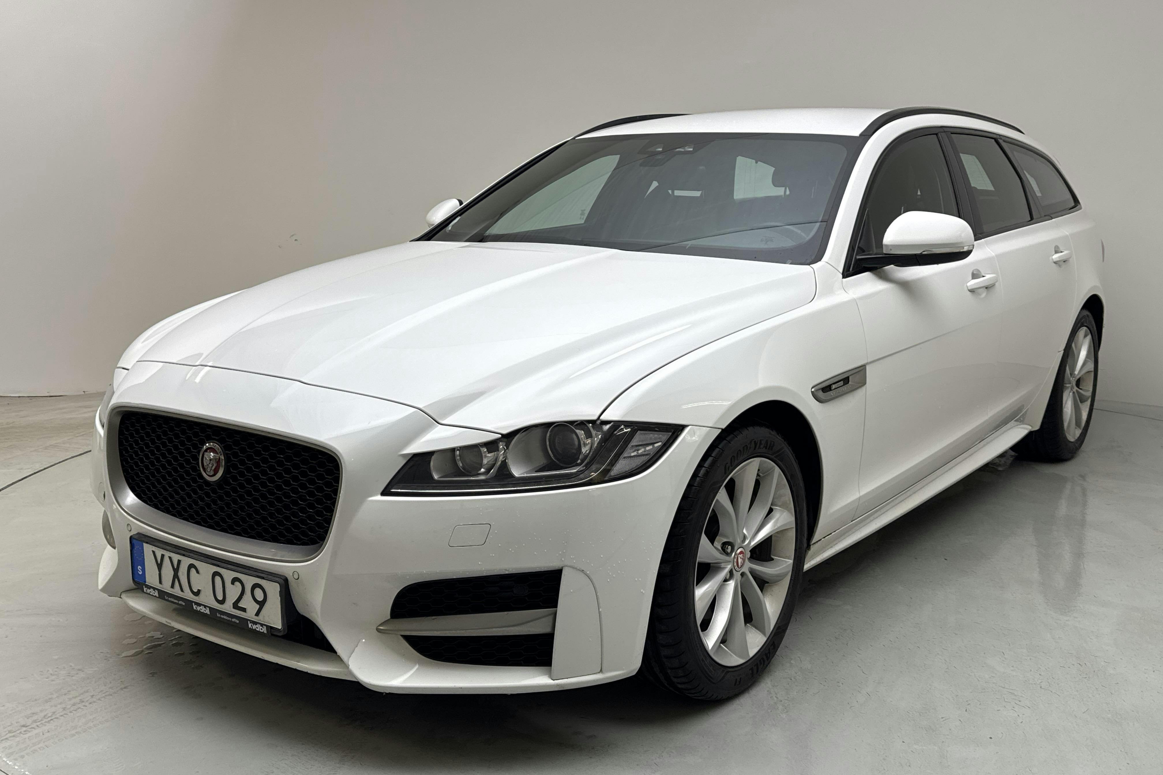 Jaguar XF 2.0D Sportbrake RWD (180hk) - 179 900 km - Automatic - white - 2019