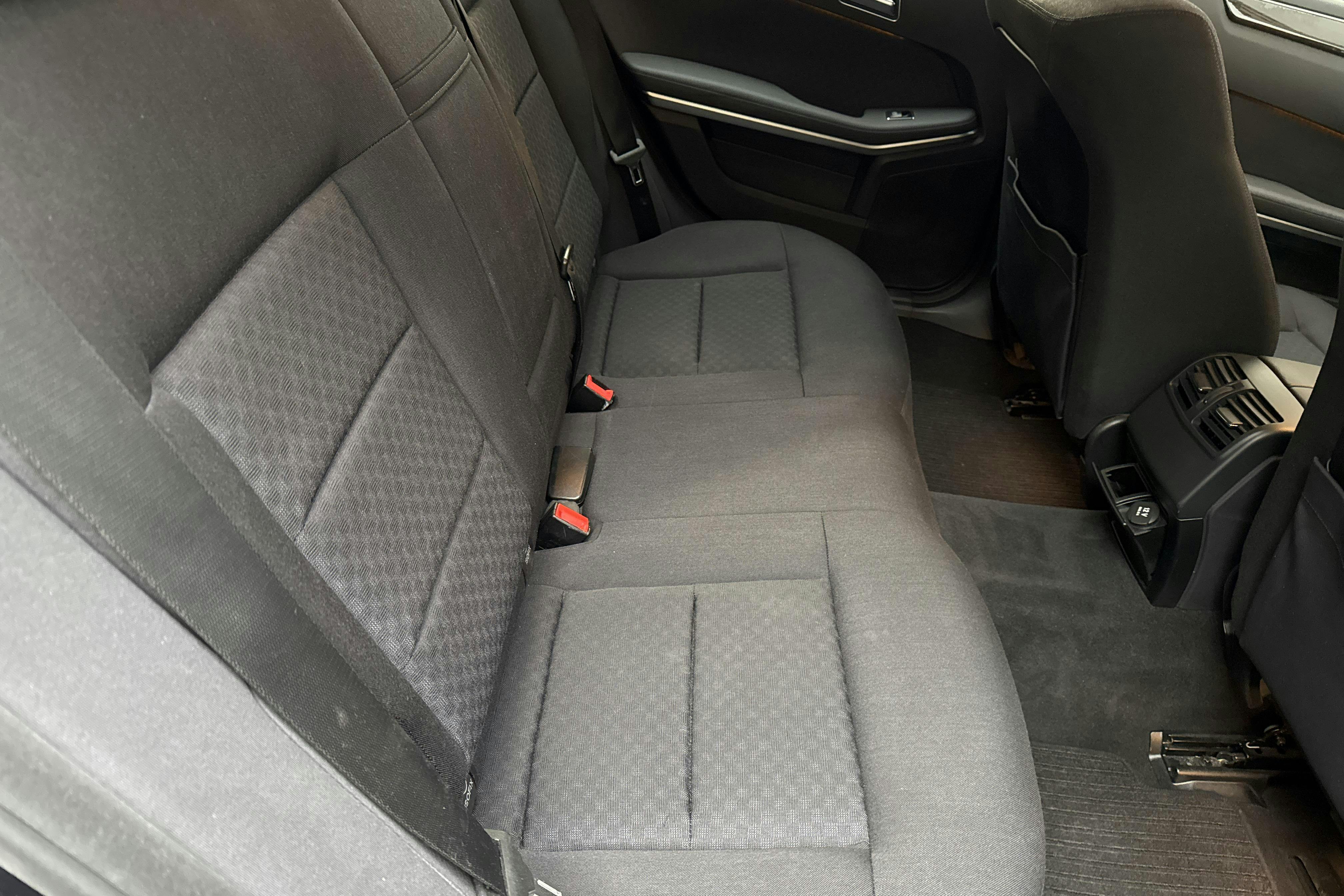 Mercedes E 220 CDI Kombi S212 (170hk) - 287 260 km - Automatyczna - Dark Grey - 2013