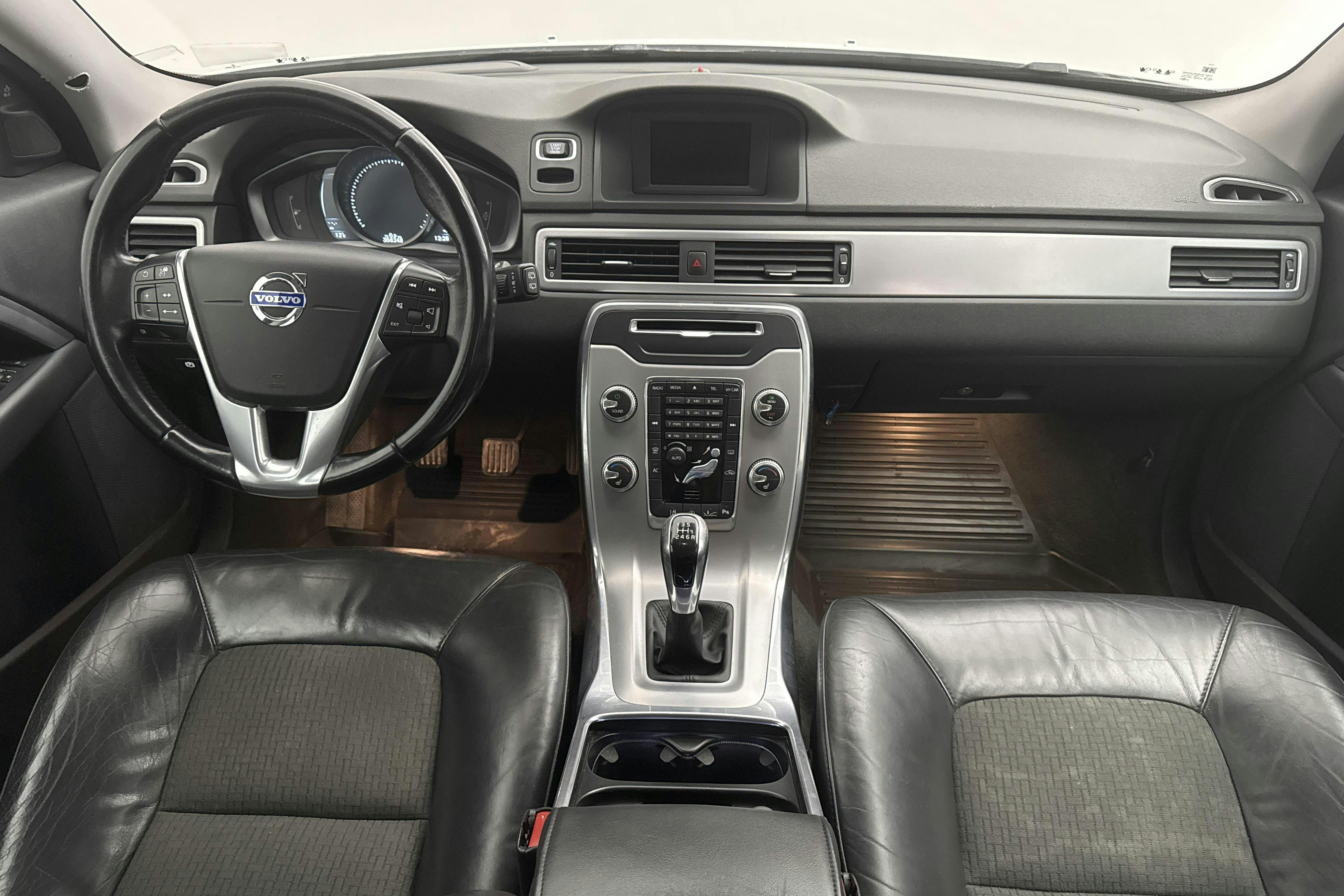 Volvo V70 II D4 (181hk) - 356 250 km - Manual - white - 2015
