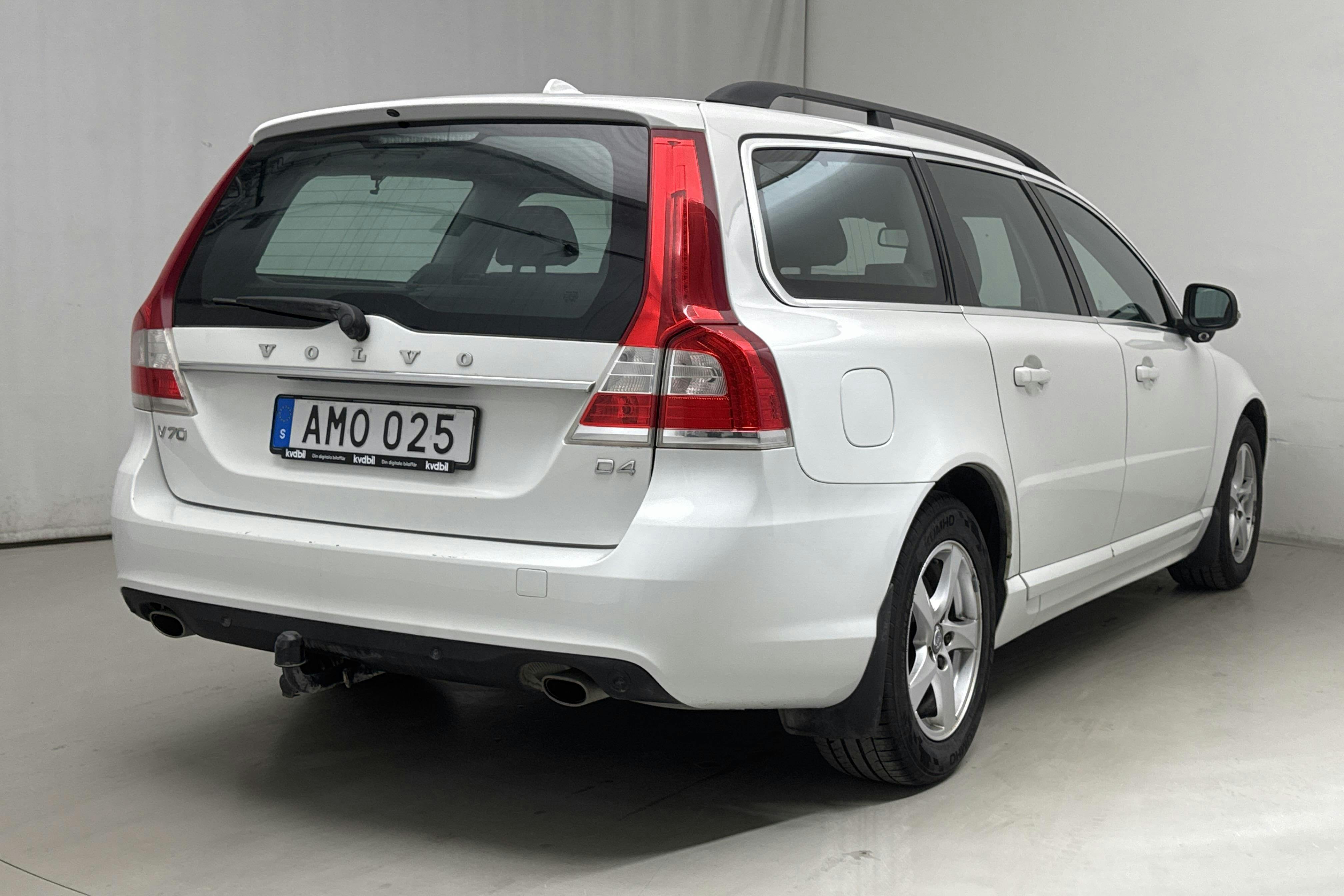 Volvo V70 II D4 (181hk) - 356 250 km - Manual - white - 2015