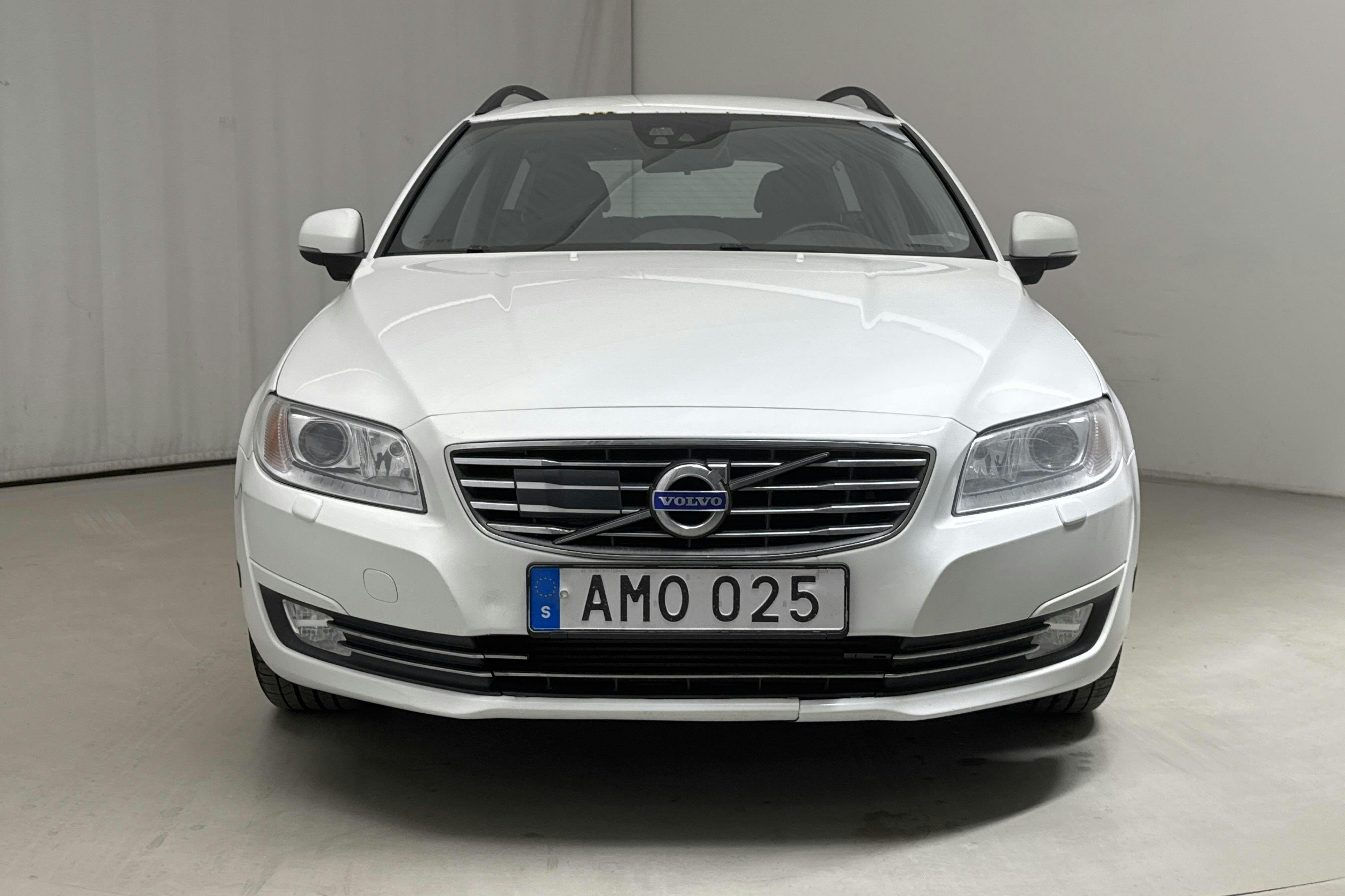 Volvo V70 II D4 (181hk) - 356 250 km - Manual - white - 2015