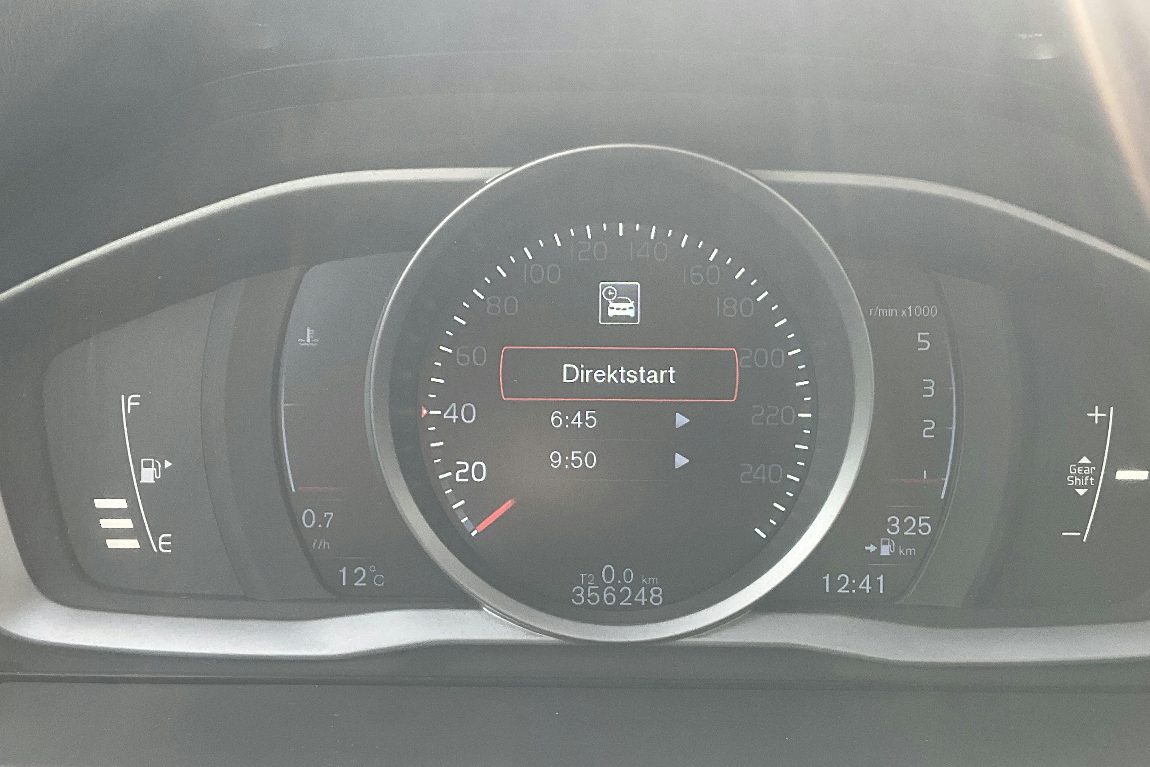 Volvo V70 II D4 (181hk) - 356 250 km - Manual - white - 2015