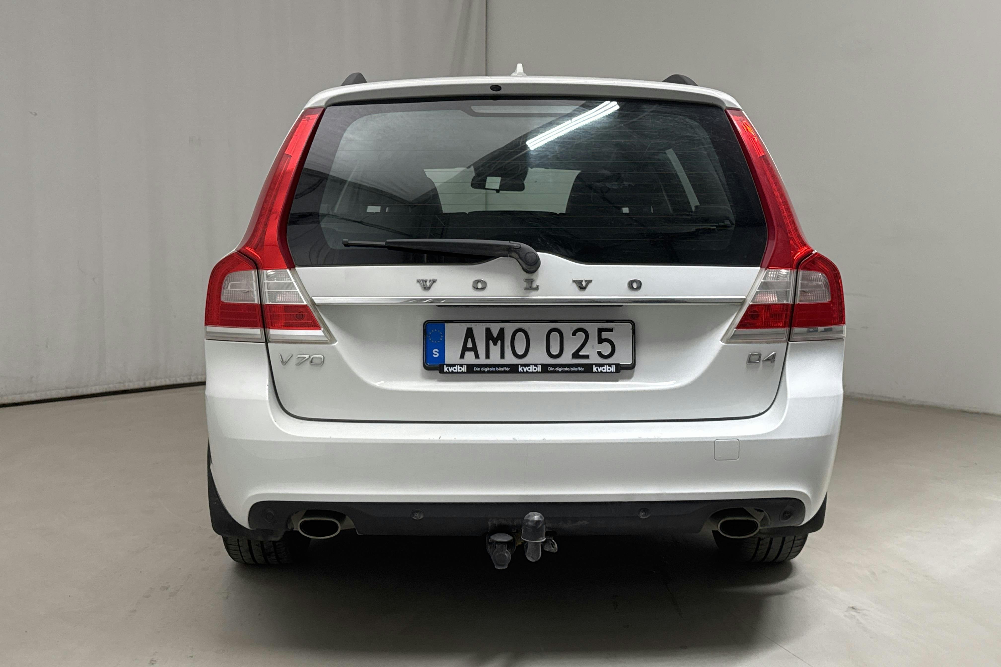 Volvo V70 II D4 (181hk) - 356 250 km - Manual - white - 2015