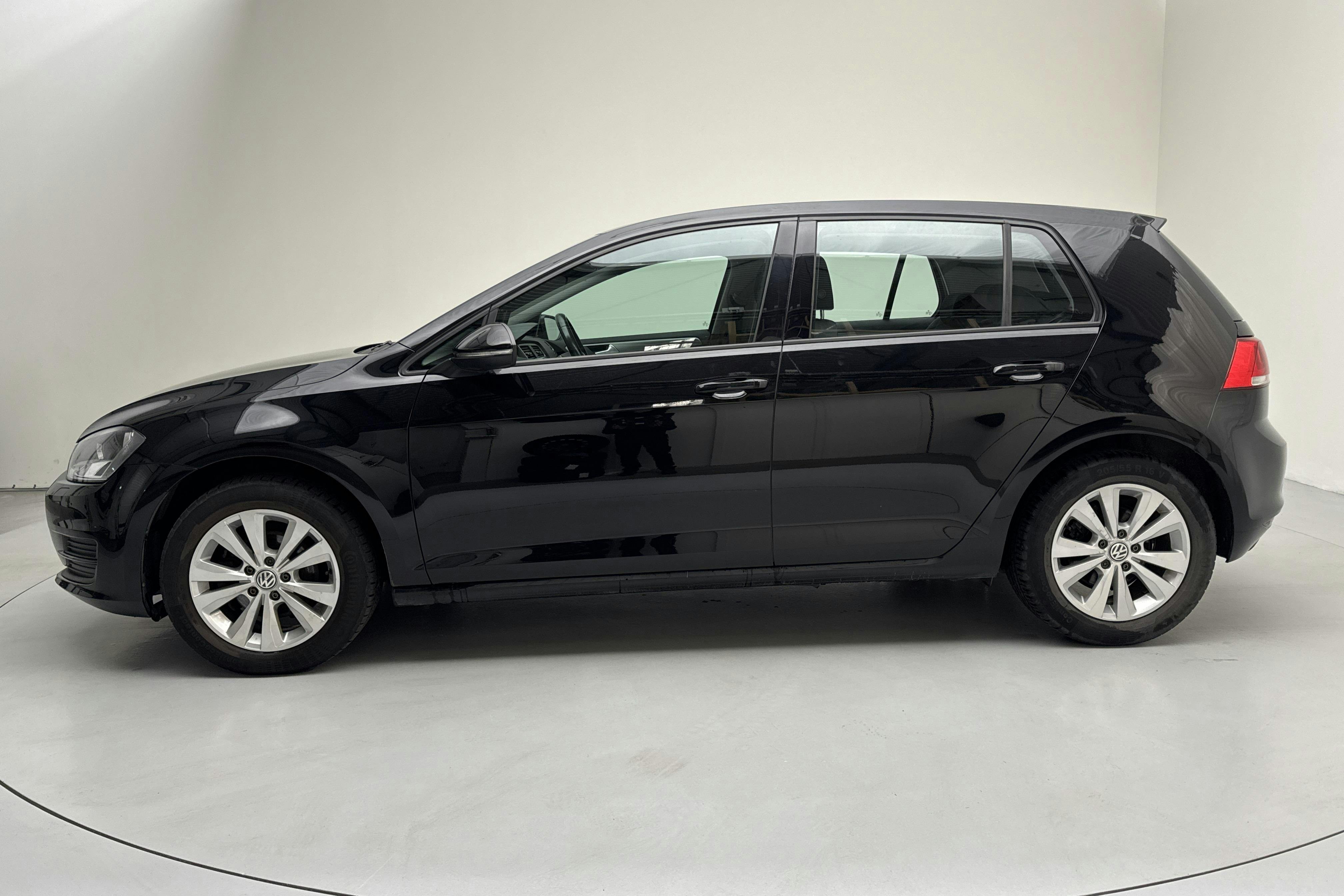 VW Golf VII 1.2 TSI 5dr (110hk) - 70 920 km - Manual - black - 2016