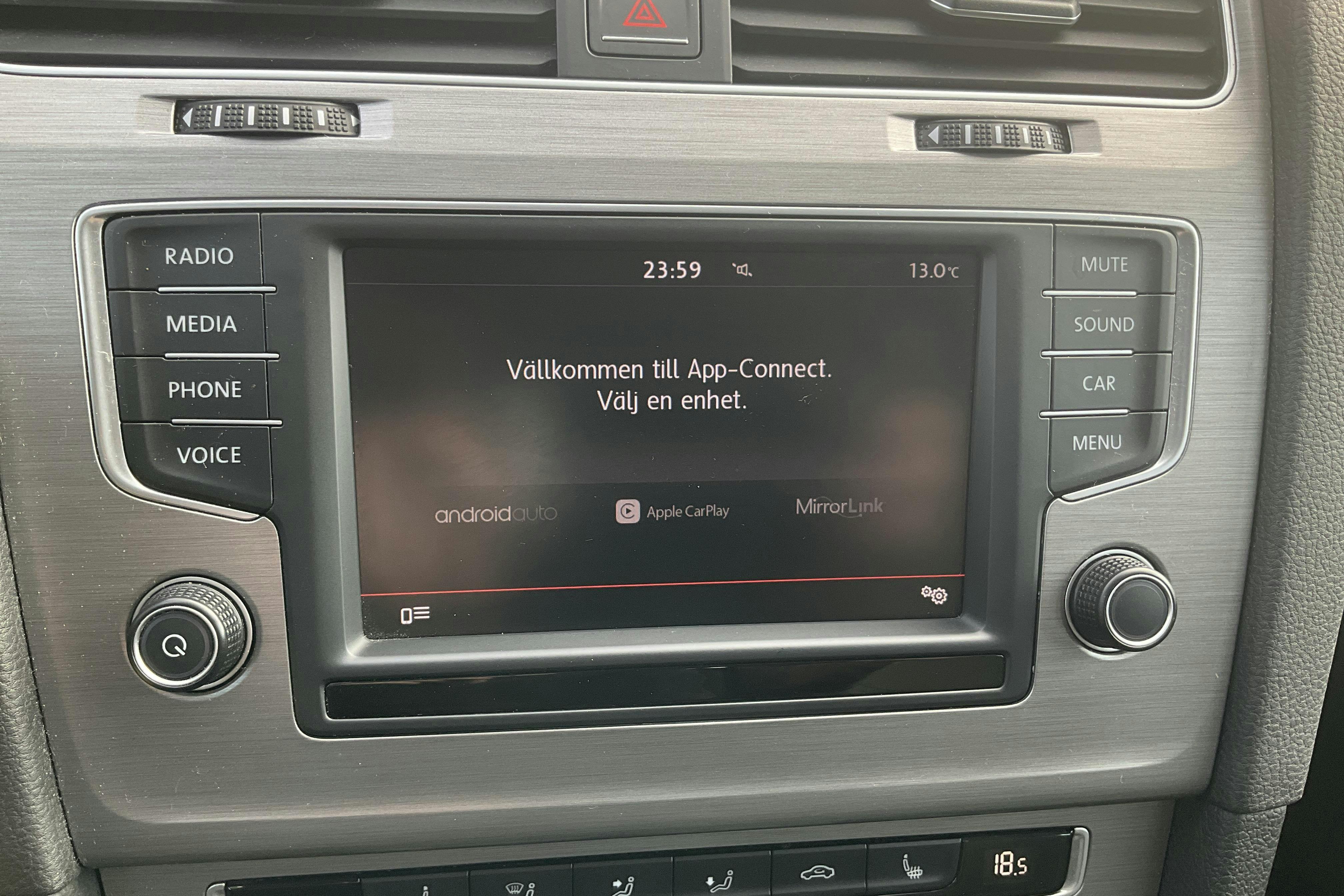 VW Golf VII 1.2 TSI 5dr (110hk) - 70 920 km - Manual - black - 2016